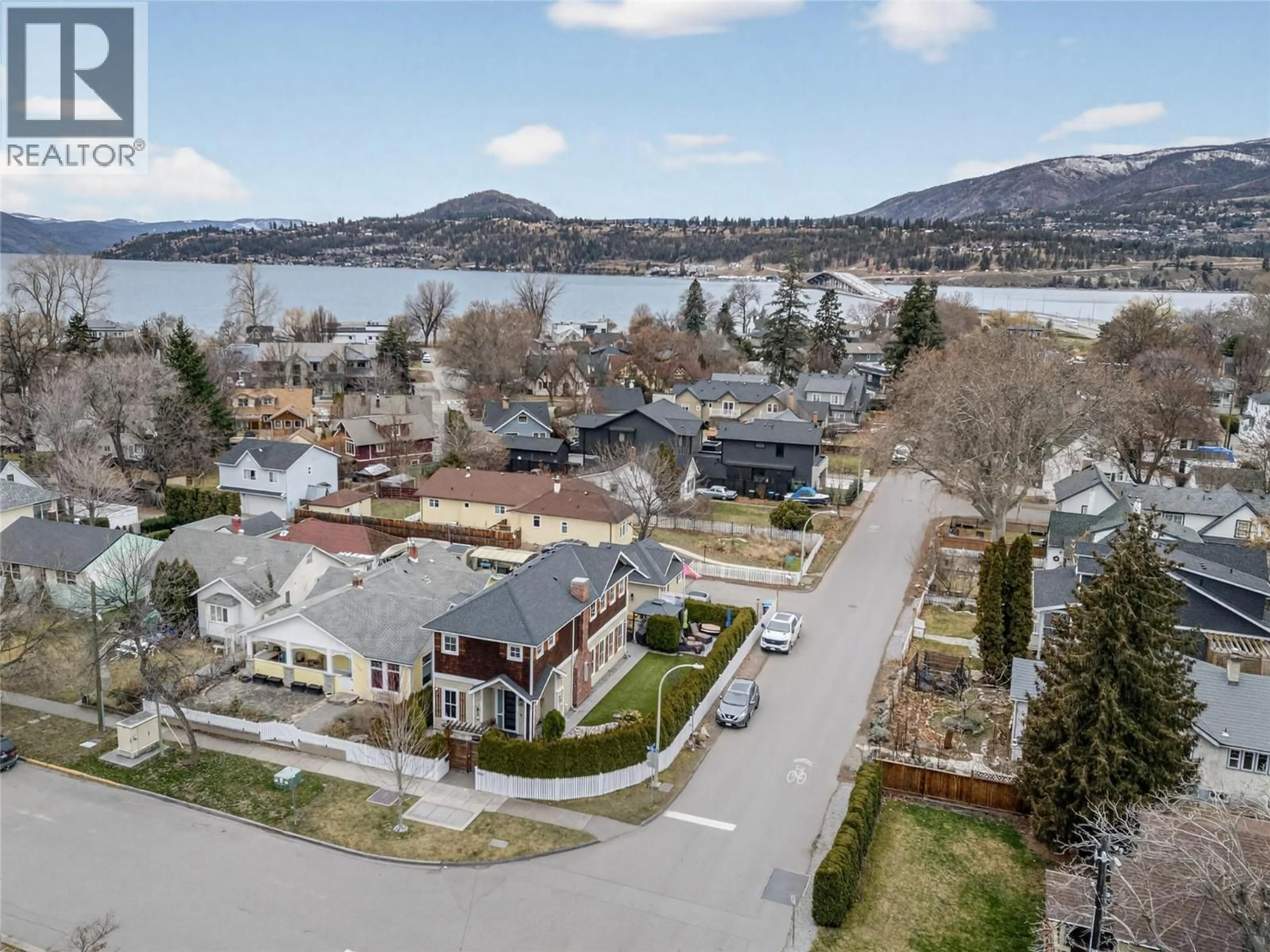 A pic from outside/outdoor area/front of a property/back of a property/a pic from drone, water/lake/river/ocean view for 1900 WATER STREET, Kelowna British Columbia V1Y1K6