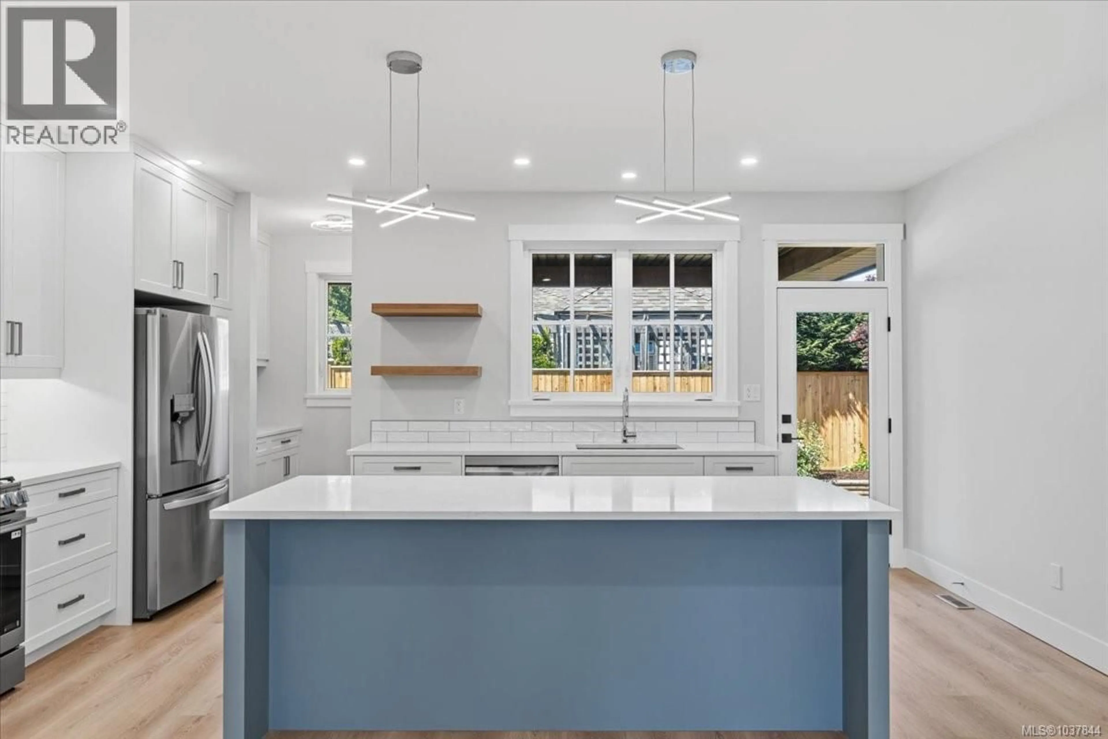 Open concept kitchen, unknown for 846 WOODSIDE CRESCENT, Qualicum Beach British Columbia V9K2K8
