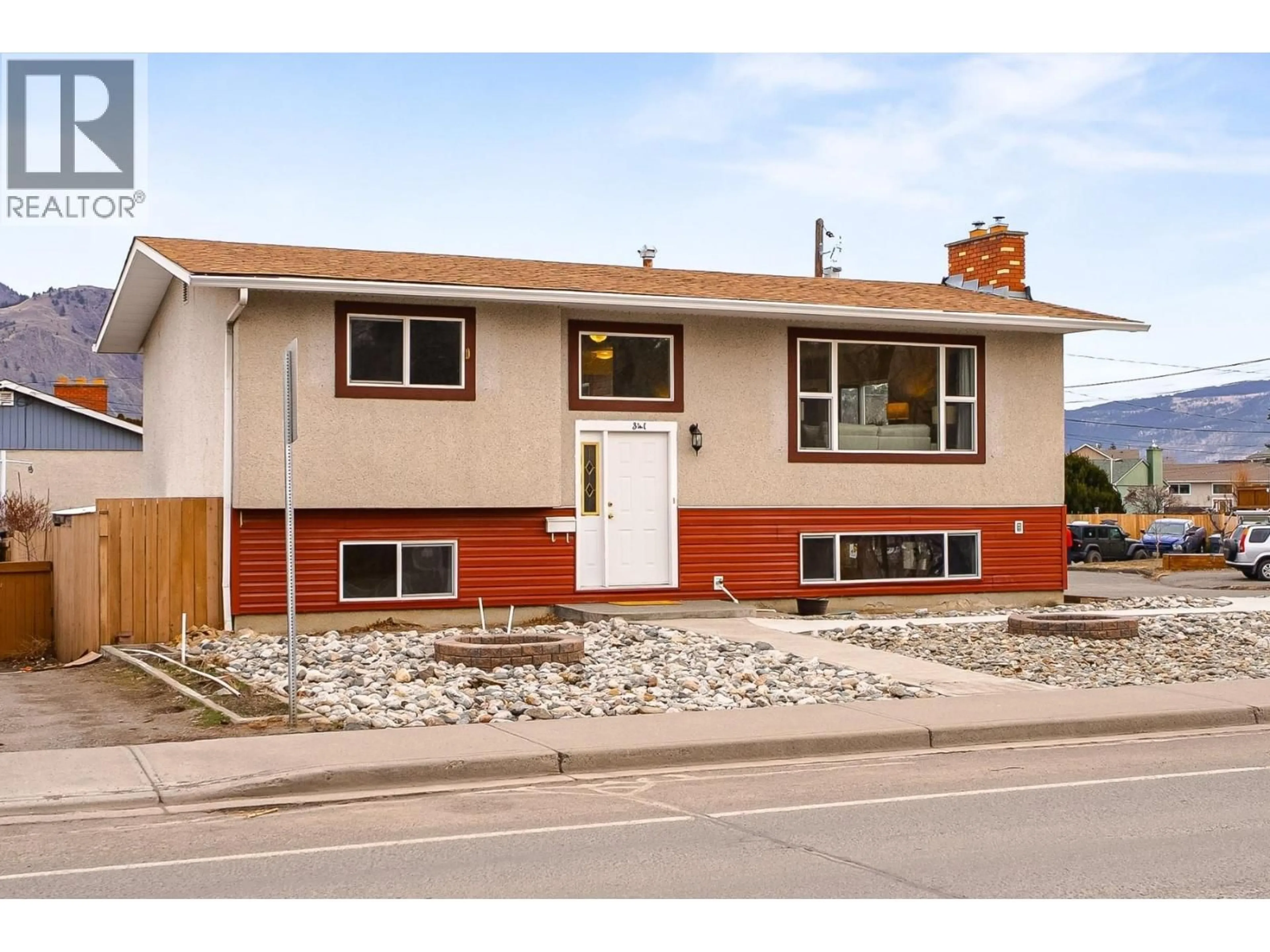 Home with vinyl exterior material, street for 341 KENORA ROAD, Kamloops British Columbia V2B3X6