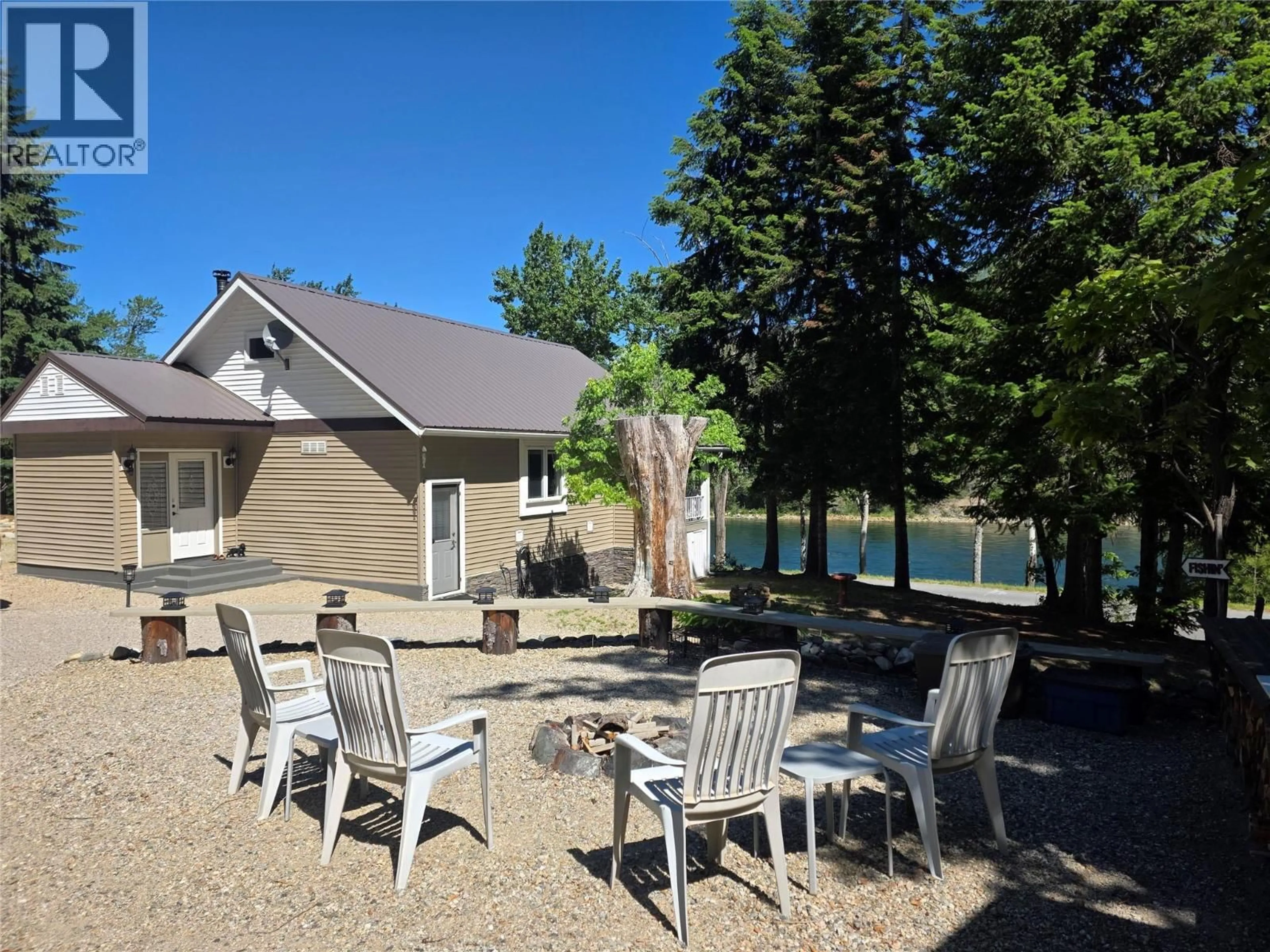 Patio, water/lake/river/ocean view for 2060 CASINO ROAD, Trail British Columbia V1R4X3