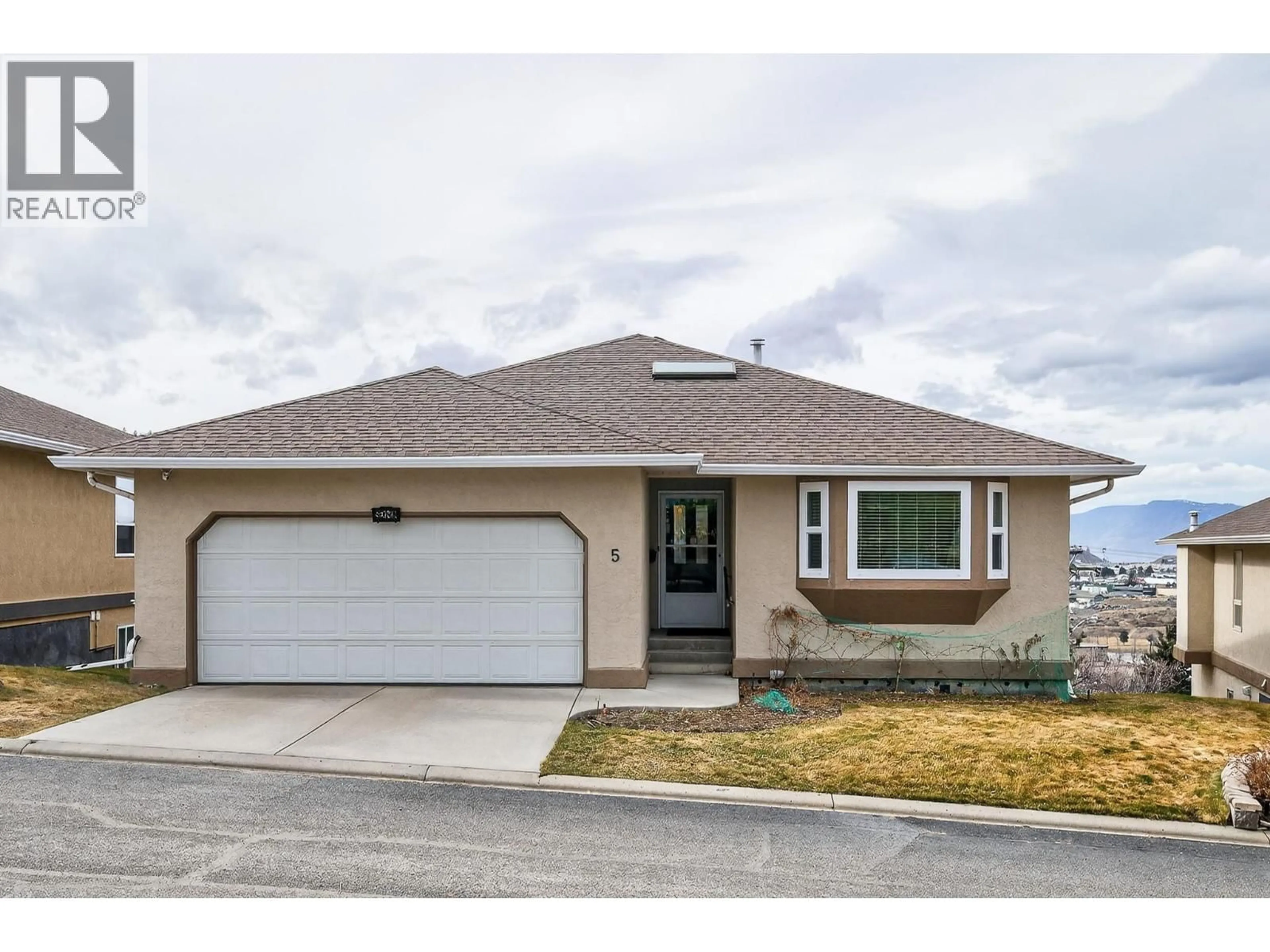 Home with vinyl exterior material, street for 5 - 1575 SPRINGHILL DRIVE, Kamloops British Columbia V2C2N9