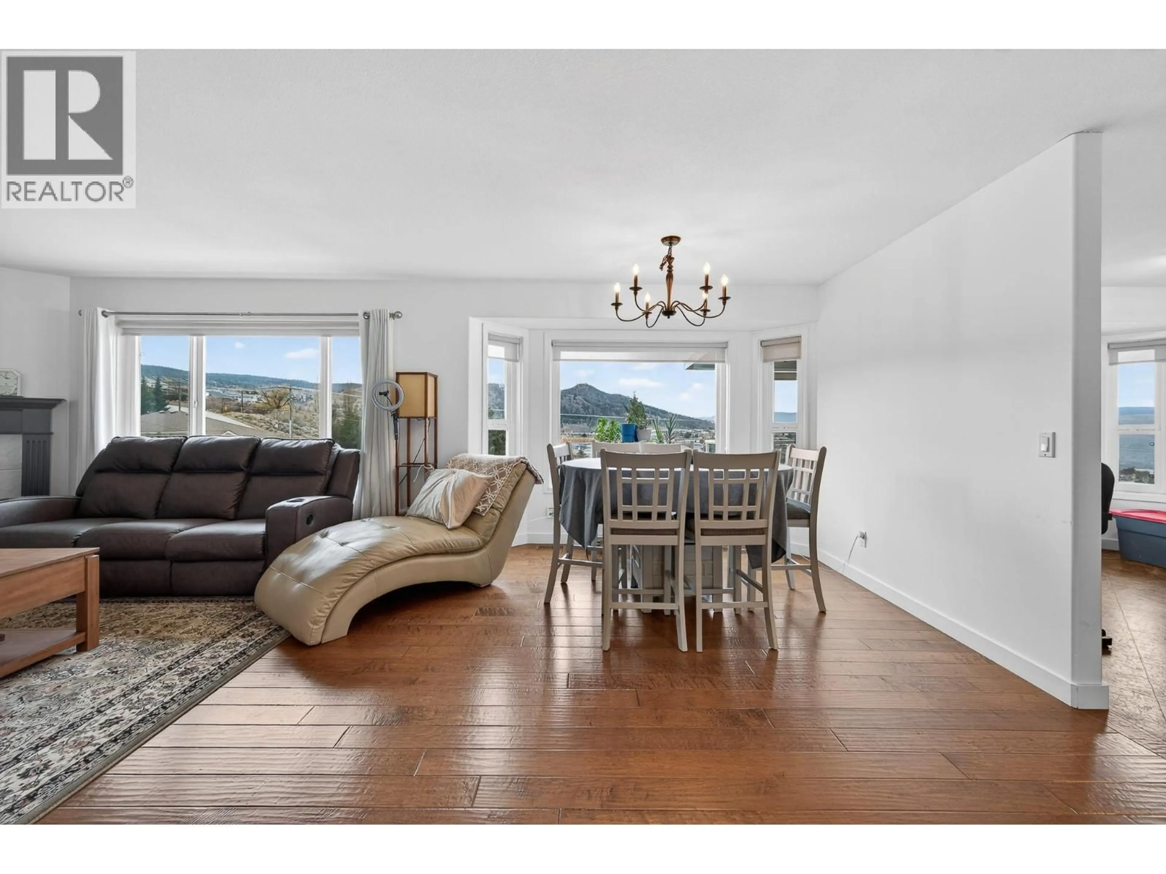 Dining room, wood/laminate floor for 5 - 1575 SPRINGHILL DRIVE, Kamloops British Columbia V2C2N9