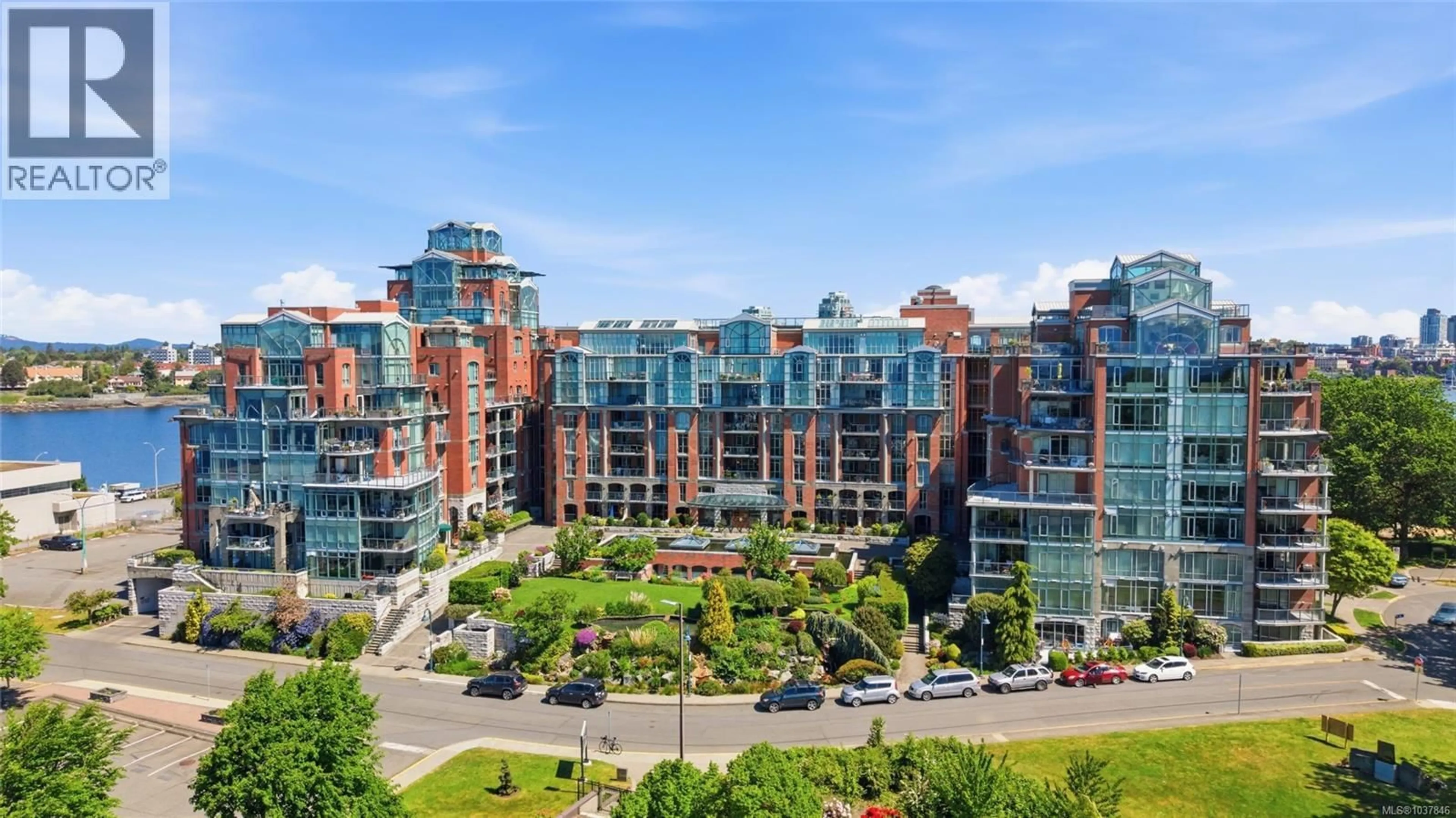A pic from outside/outdoor area/front of a property/back of a property/a pic from drone, city buildings view from balcony for 414 - 21 DALLAS ROAD, Victoria British Columbia V8V4Z9