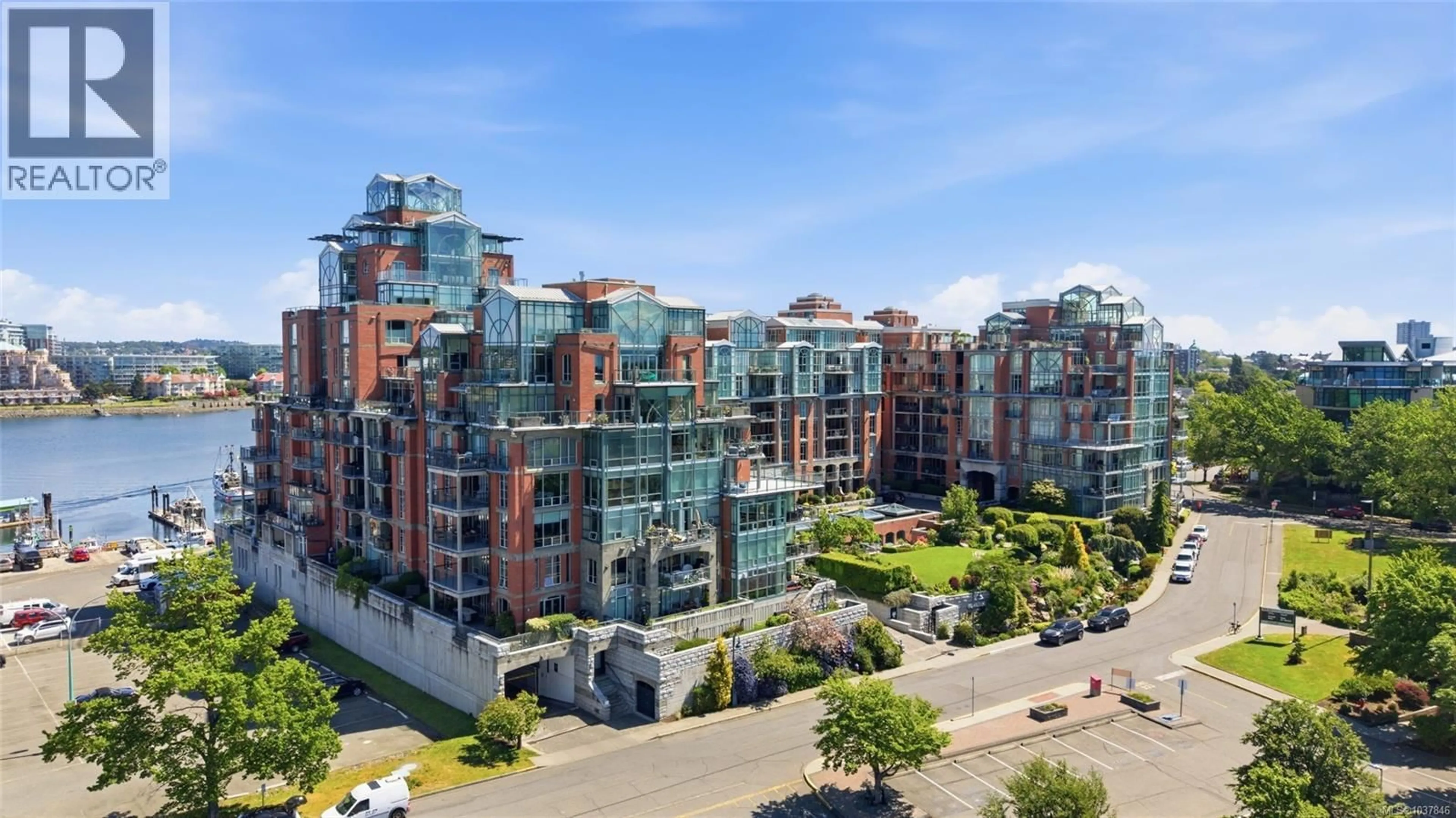 A pic from outside/outdoor area/front of a property/back of a property/a pic from drone, city buildings view from balcony for 414 - 21 DALLAS ROAD, Victoria British Columbia V8V4Z9