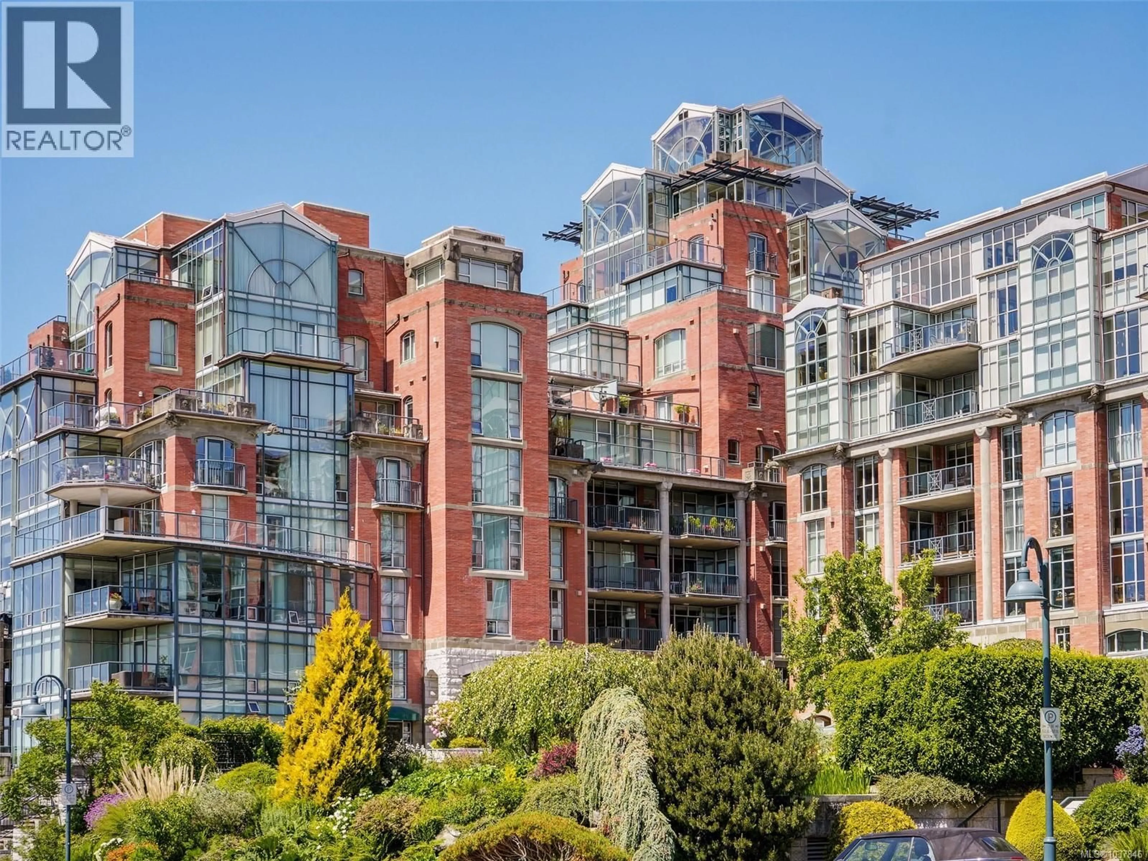 A pic from outside/outdoor area/front of a property/back of a property/a pic from drone, city buildings view from balcony for 414 - 21 DALLAS ROAD, Victoria British Columbia V8V4Z9