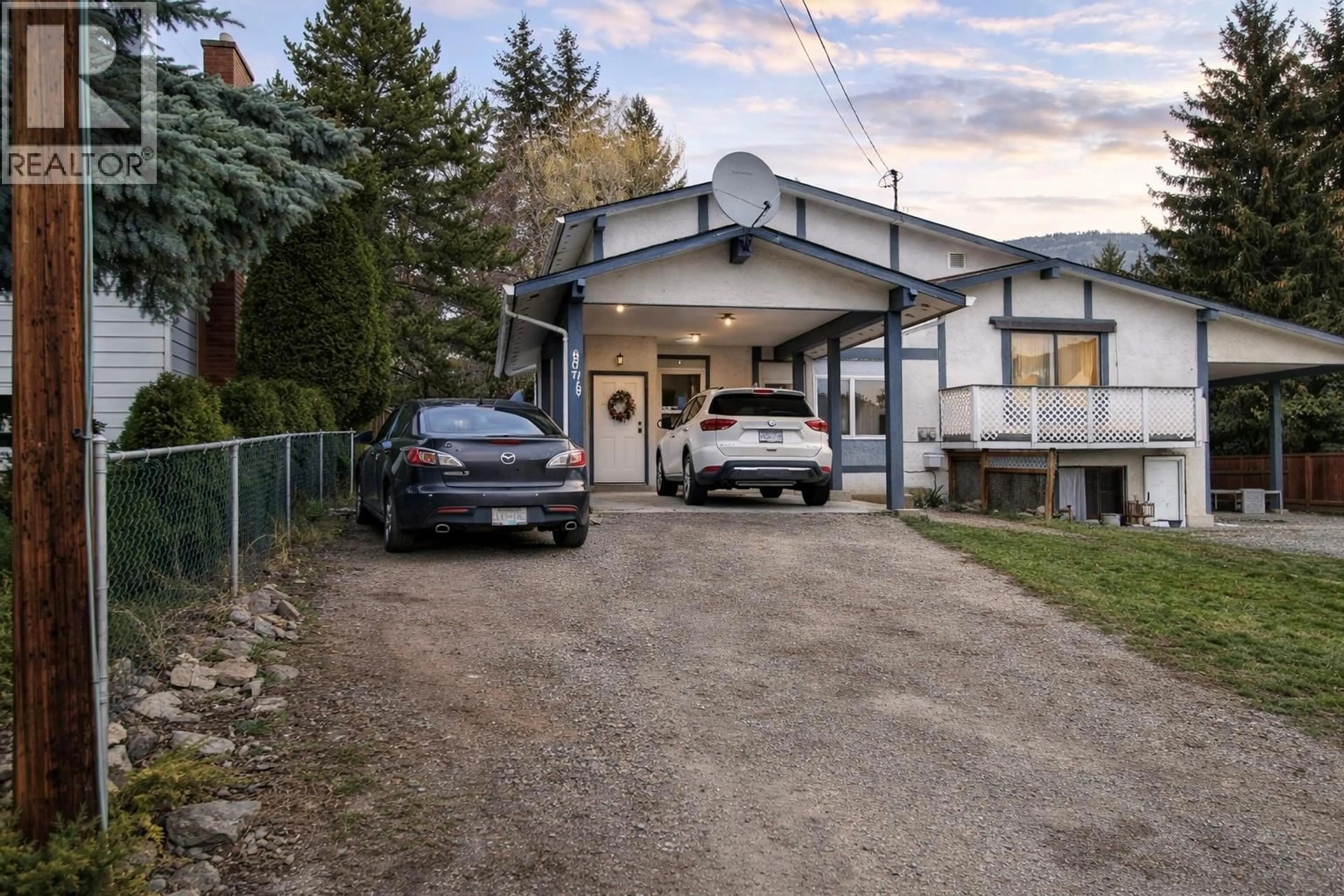A pic from outside/outdoor area/front of a property/back of a property/a pic from drone, street for 1876 LARGE AVENUE, Kelowna British Columbia V1P1L5