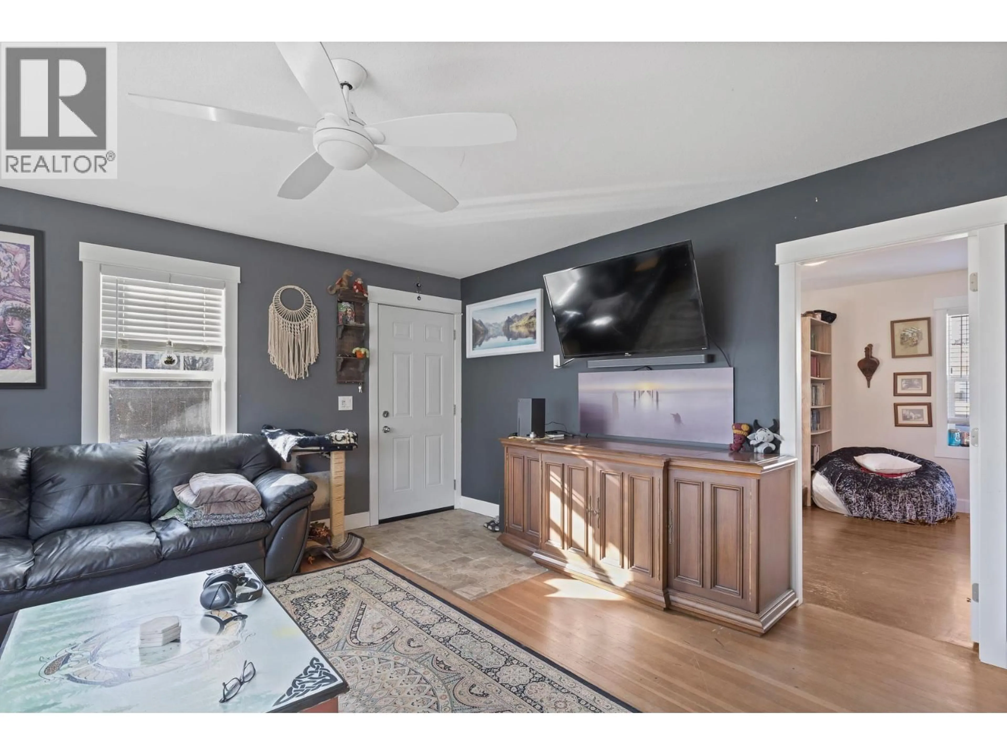 Living room with furniture, wood/laminate floor for 1981 GORDON DRIVE, Kelowna British Columbia V1Y3J1