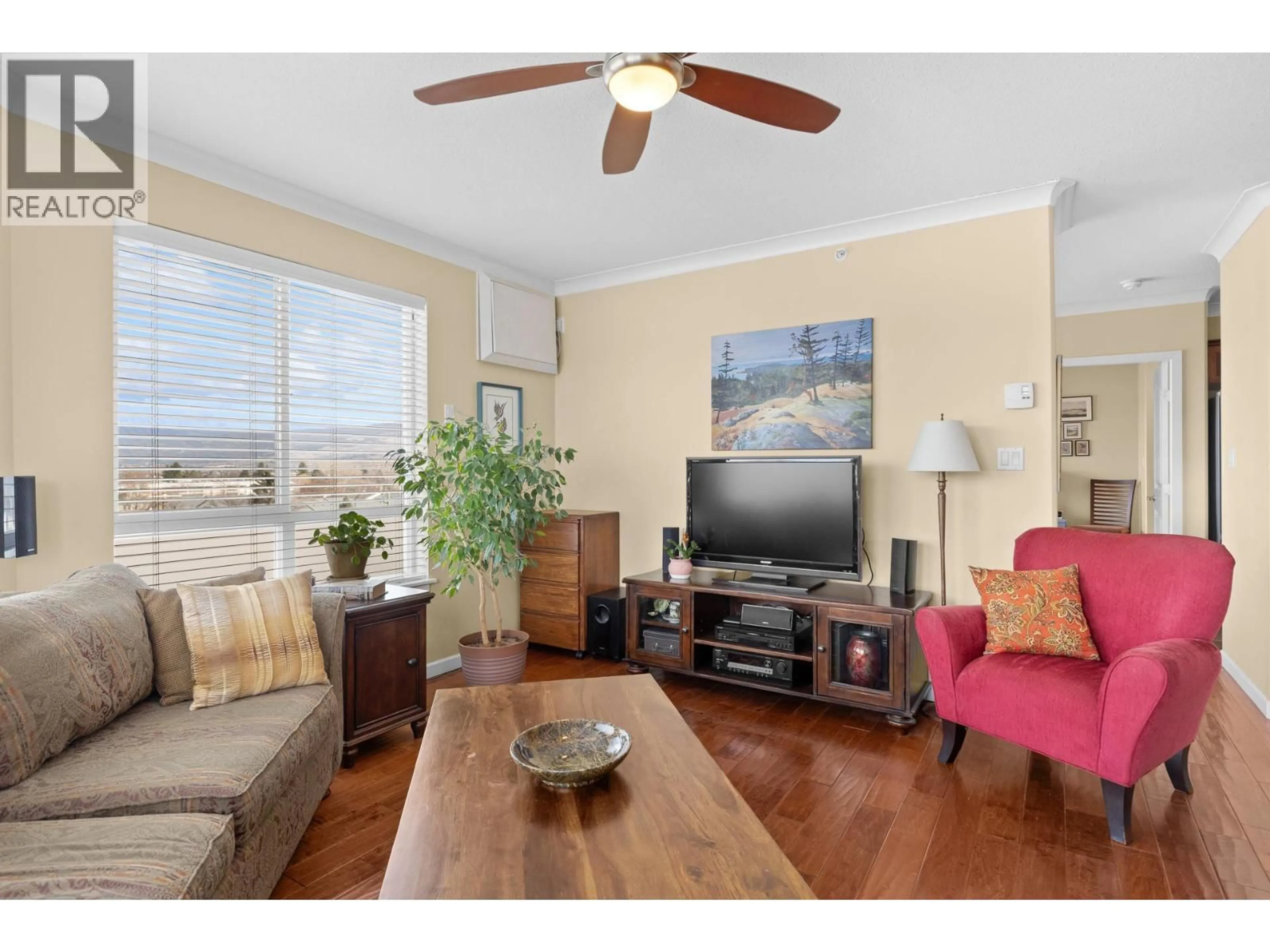 Living room with furniture, wood/laminate floor for 408 - 140 ASHER ROAD, Kelowna British Columbia V1X3H6