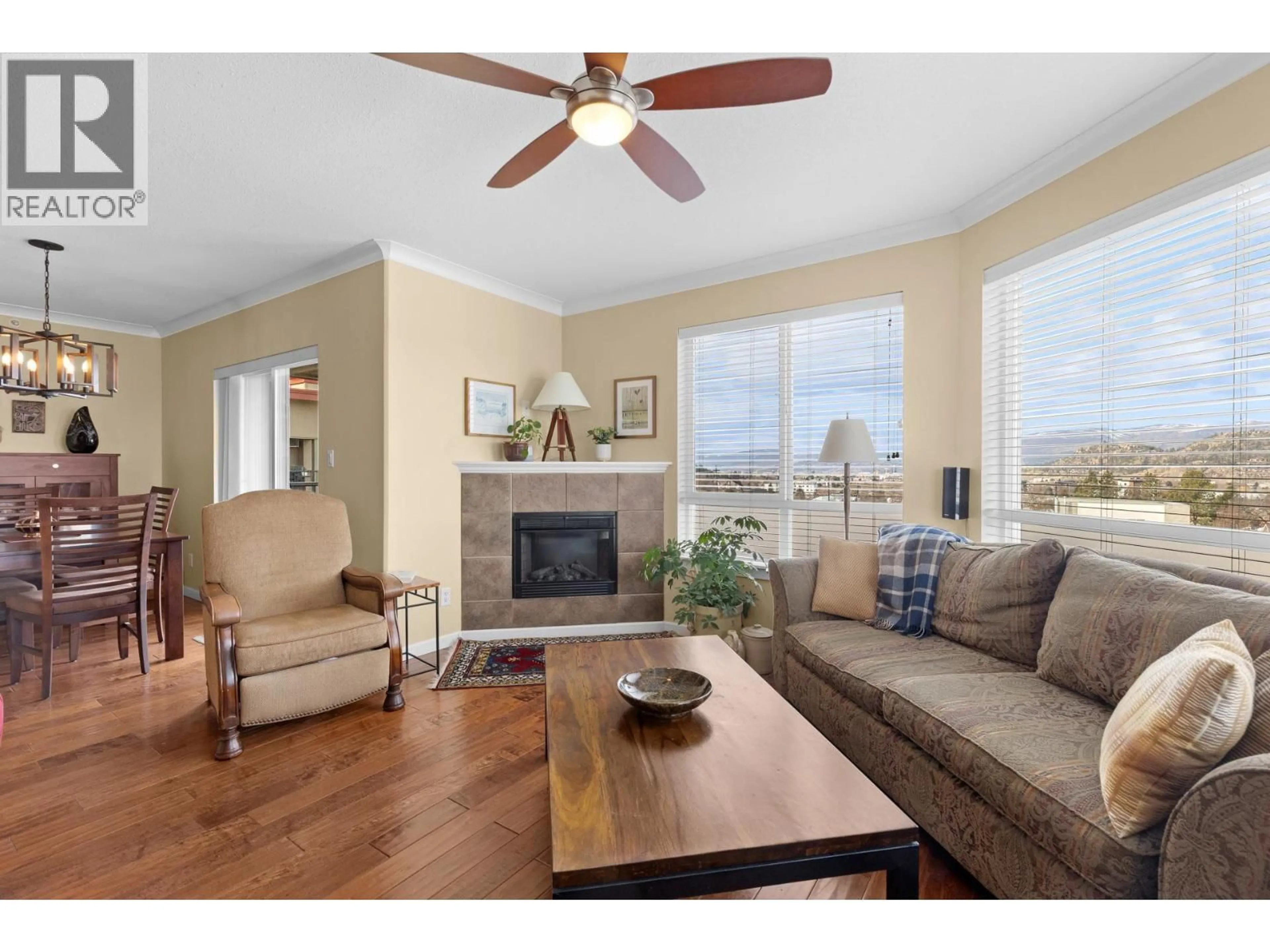 Living room with furniture, wood/laminate floor for 408 - 140 ASHER ROAD, Kelowna British Columbia V1X3H6