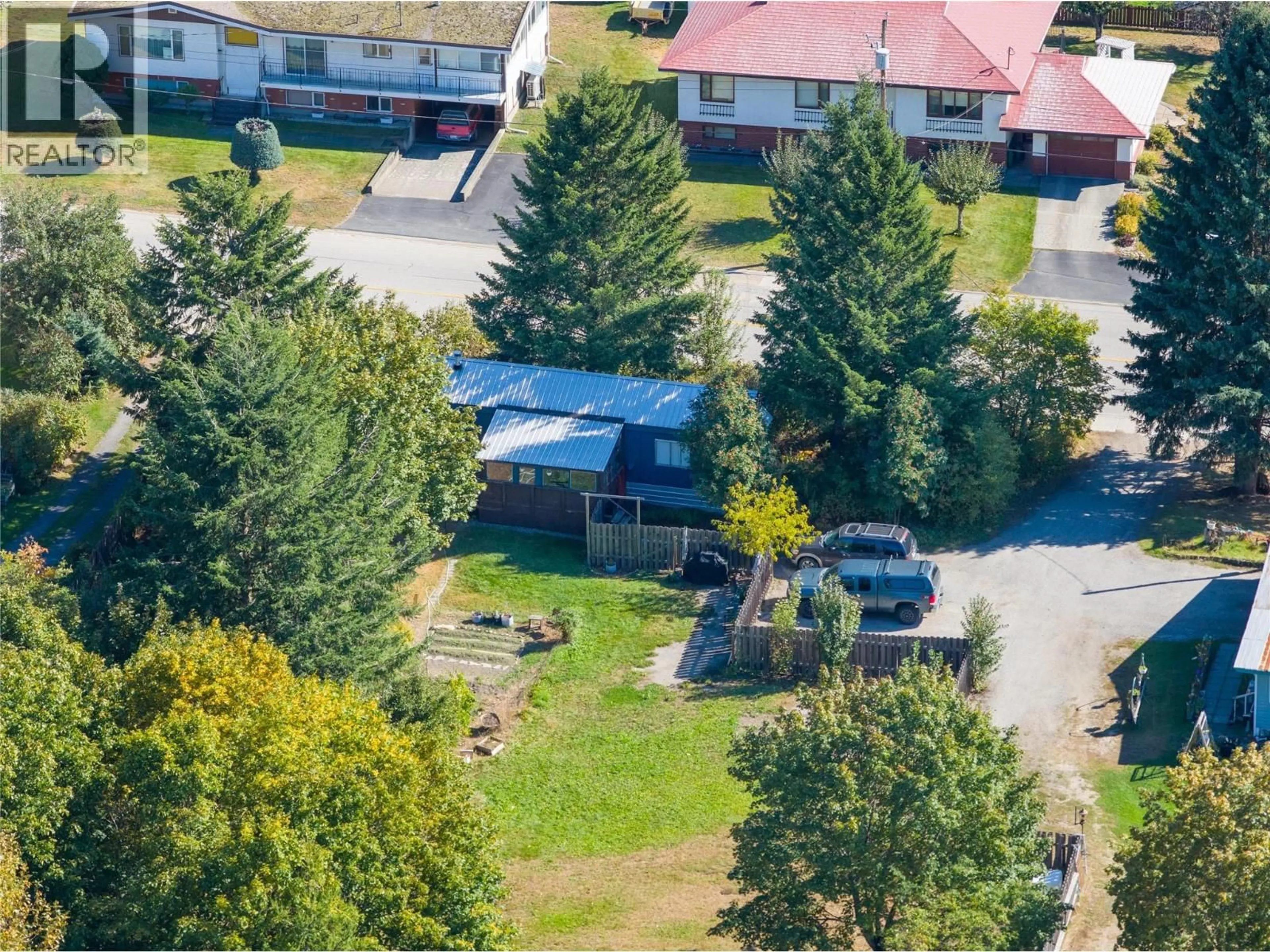 A pic from outside/outdoor area/front of a property/back of a property/a pic from drone, unknown for 413 EDWARD STREET, Revelstoke British Columbia V0E2S0