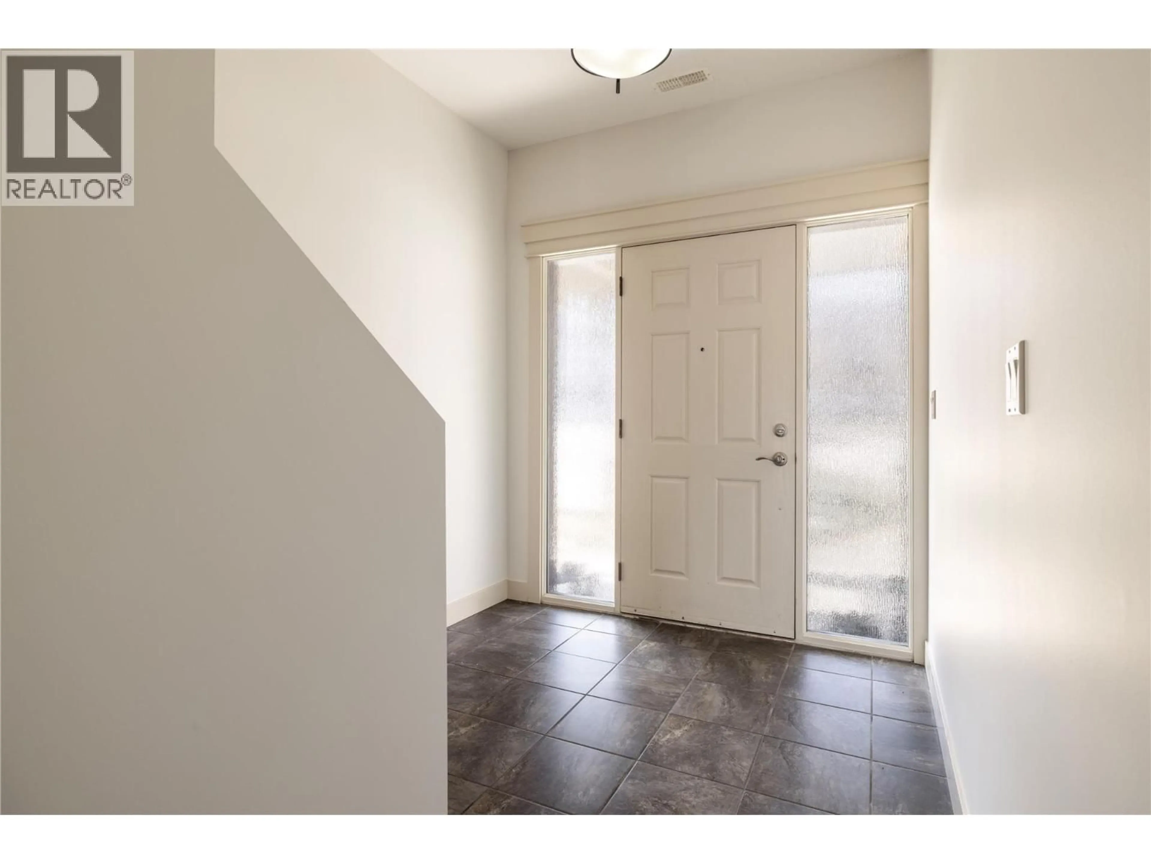 Indoor entryway for 701 - 4900 HERITAGE DRIVE, Vernon British Columbia V1T9X1
