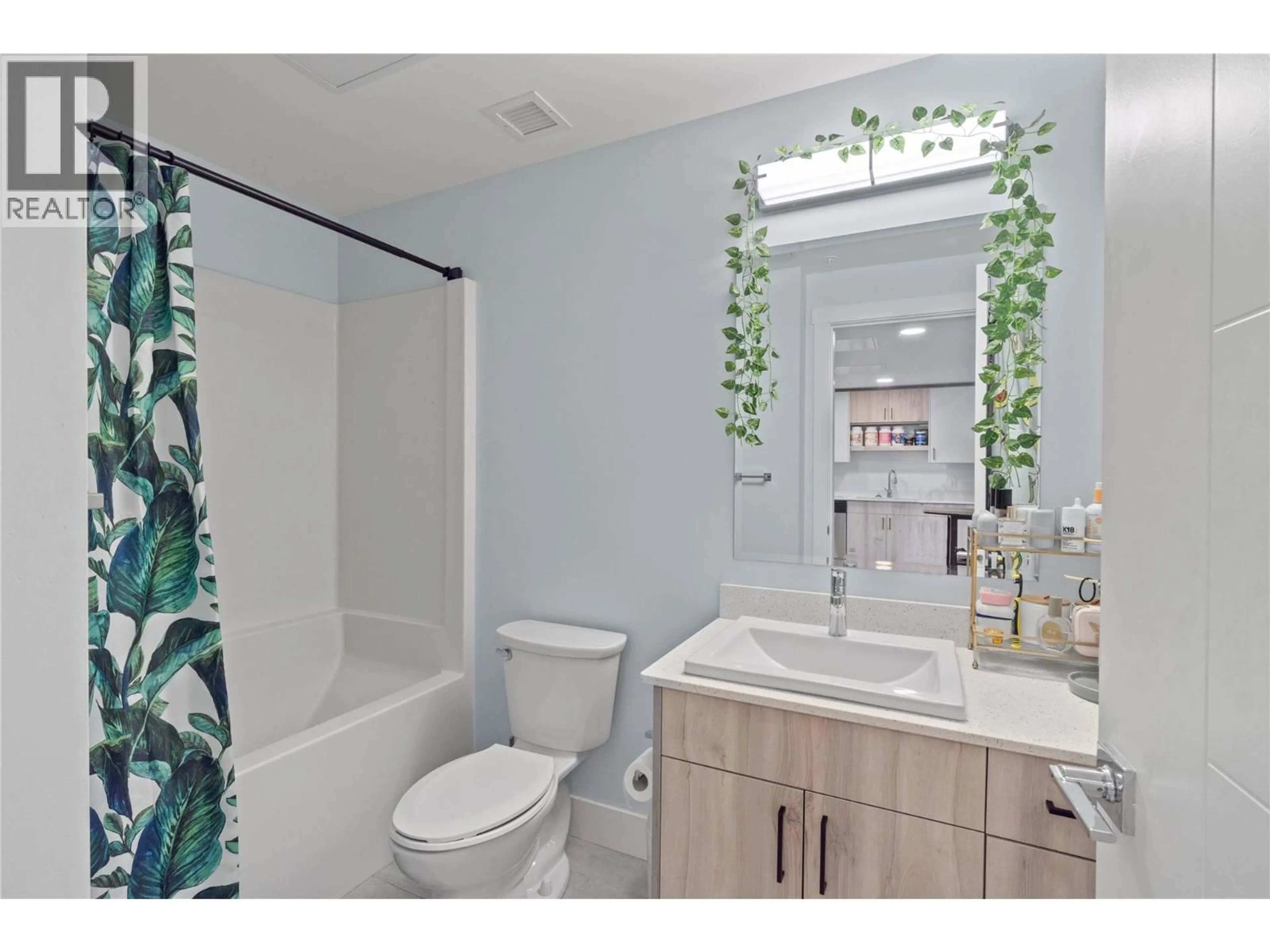 Standard bathroom, ceramic/tile floor for 307 - 215 ROYAL AVENUE, Kamloops British Columbia V2B0K6