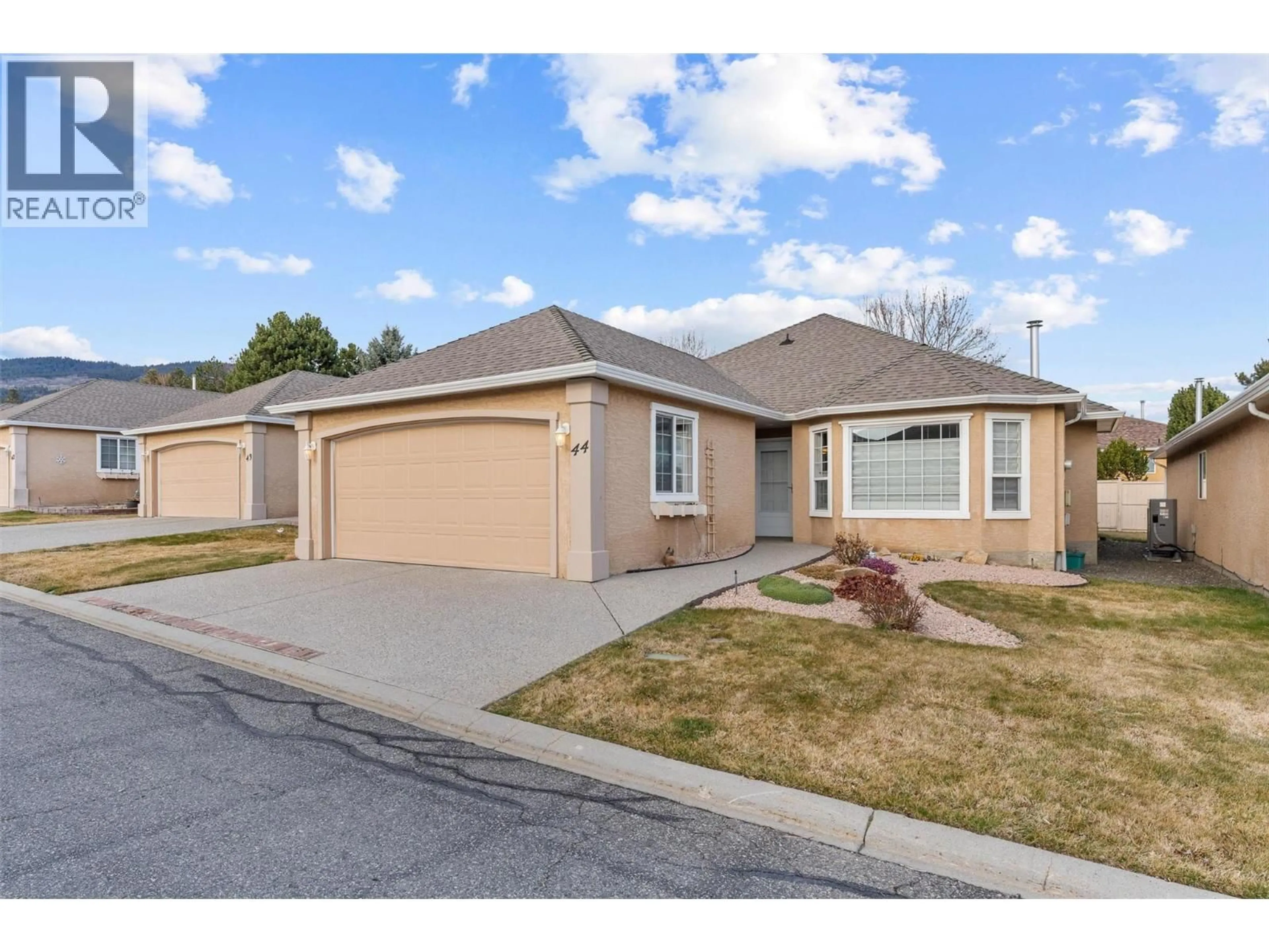 Home with vinyl exterior material, street for 44 - 2250 LOUIE DRIVE, West Kelowna British Columbia V4T2M6