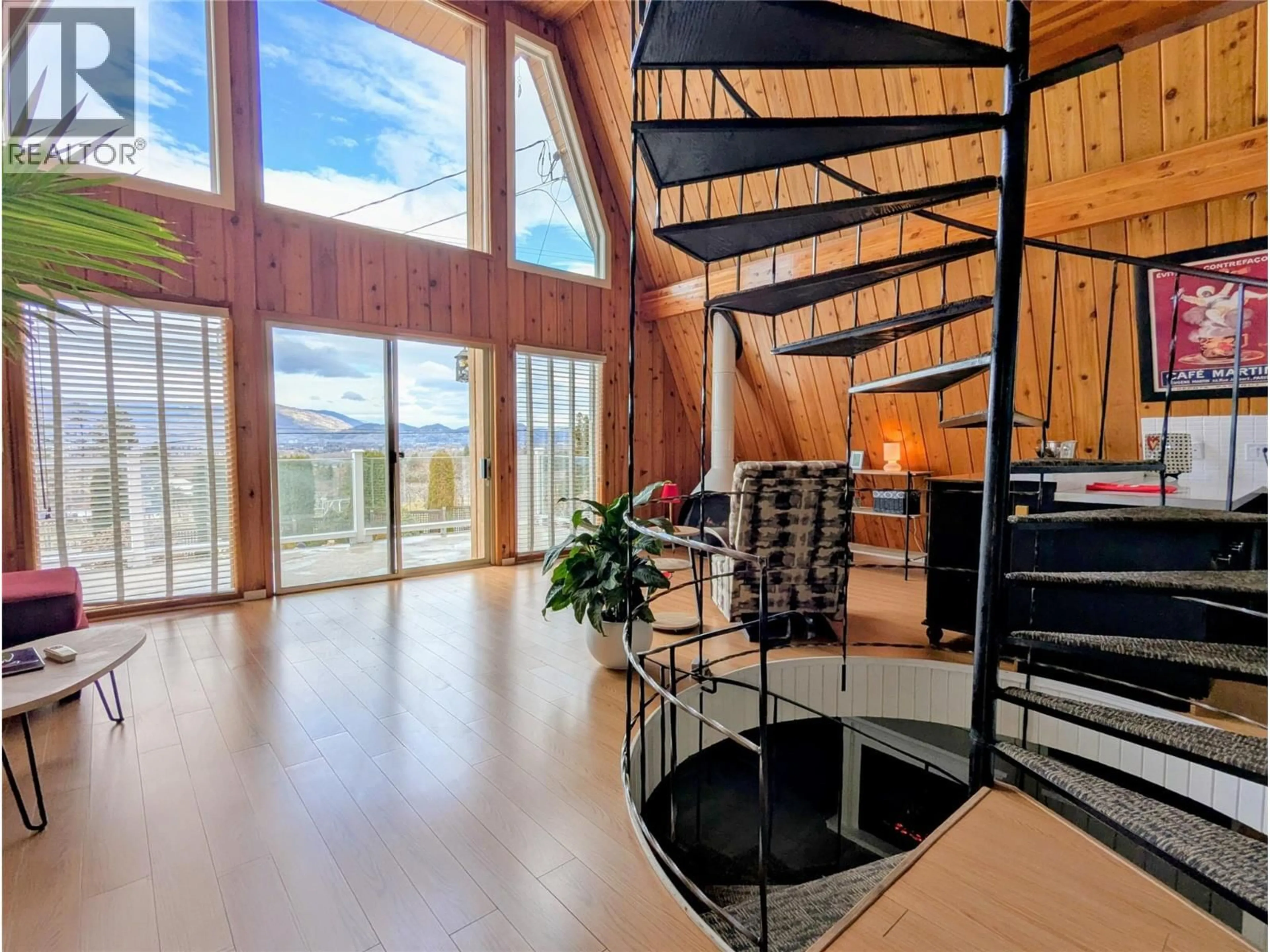 Indoor foyer for 1295 DEHART ROAD, Kelowna British Columbia V1W4N3