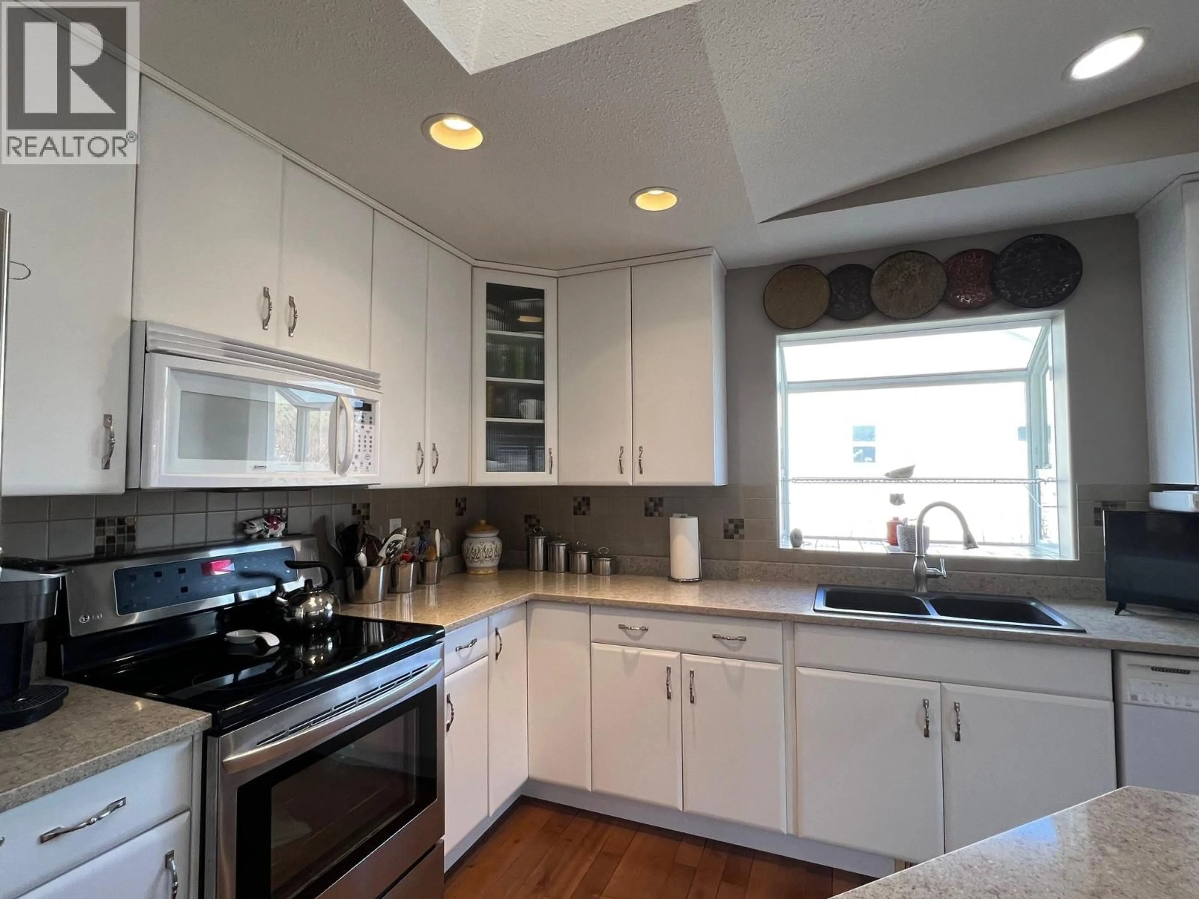 Standard kitchen, unknown for 678 6TH STREET, Vernon British Columbia V1H1Z1