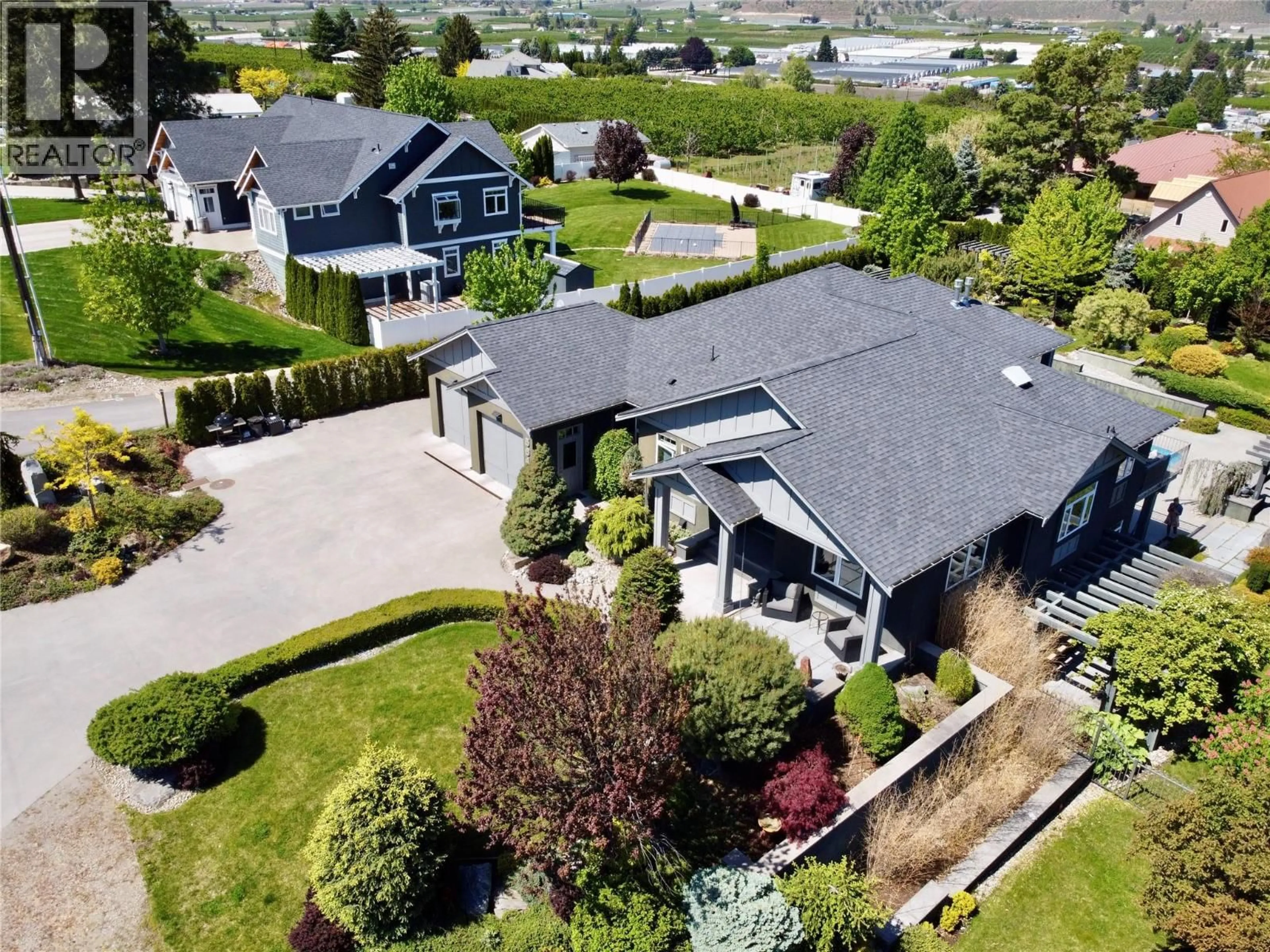 A pic from outside/outdoor area/front of a property/back of a property/a pic from drone, street for 5642 YARROW STREET, Oliver British Columbia V0H1T0