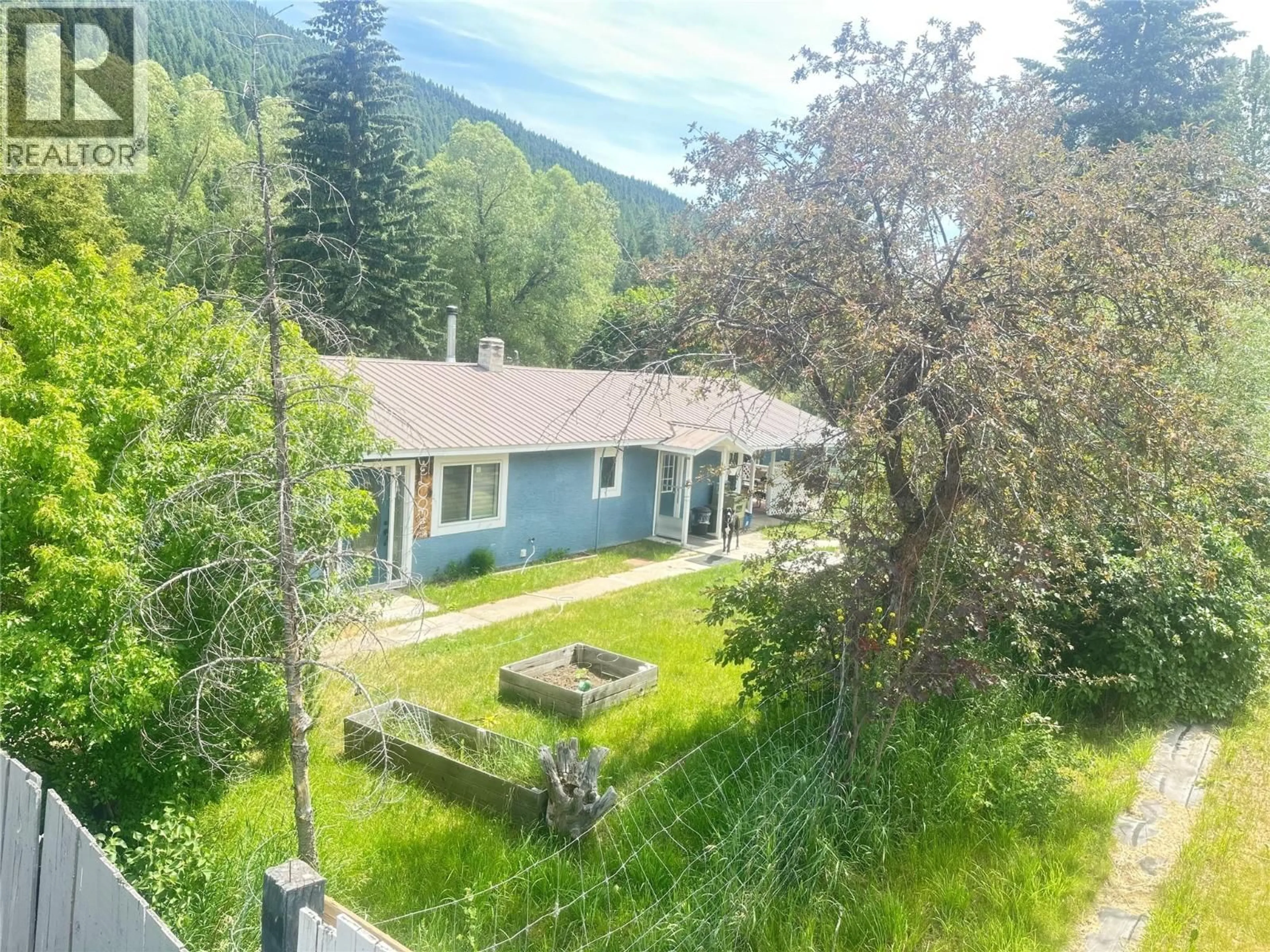 A pic from outside/outdoor area/front of a property/back of a property/a pic from drone, mountain view for 20 WALLACE MOUNTAIN ROAD, Beaverdell British Columbia V0H1A0