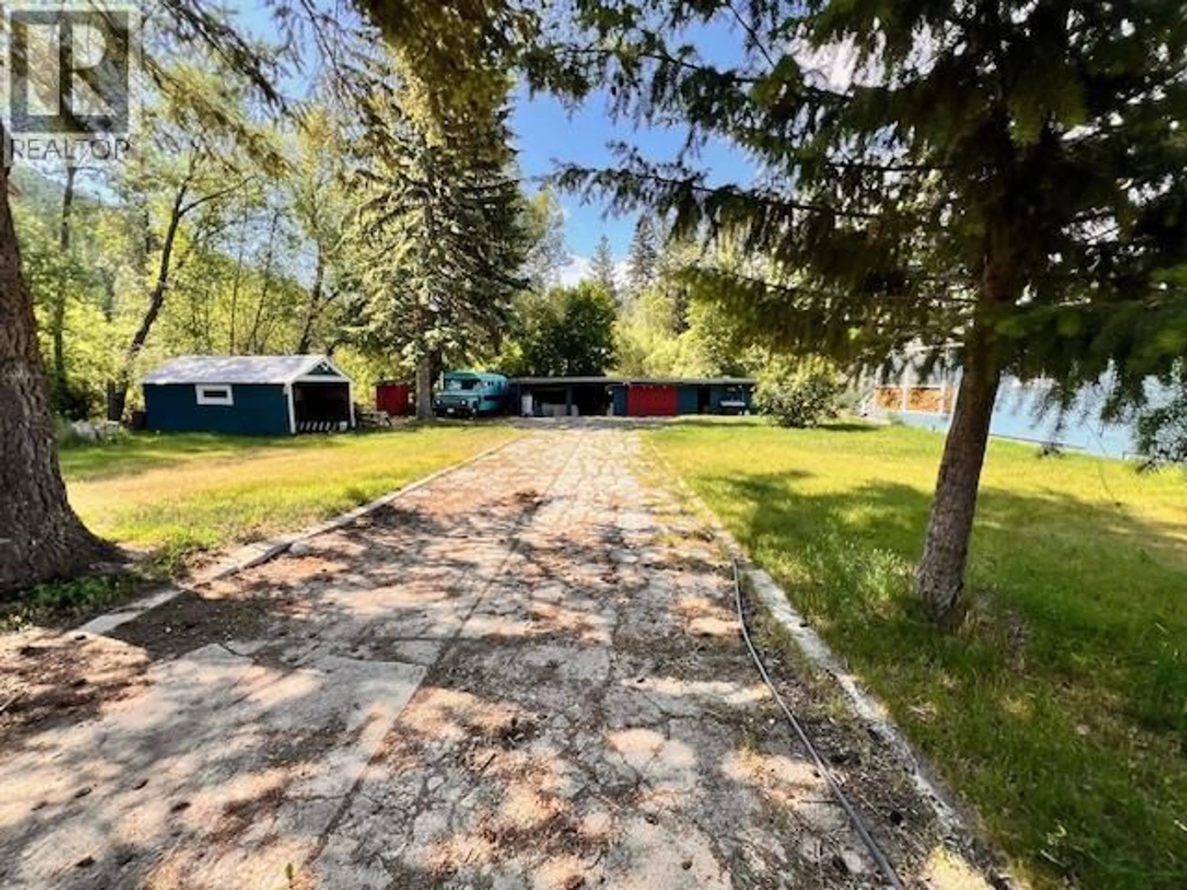 A pic from outside/outdoor area/front of a property/back of a property/a pic from drone, unknown for 20 WALLACE MOUNTAIN ROAD, Beaverdell British Columbia V0H1A0