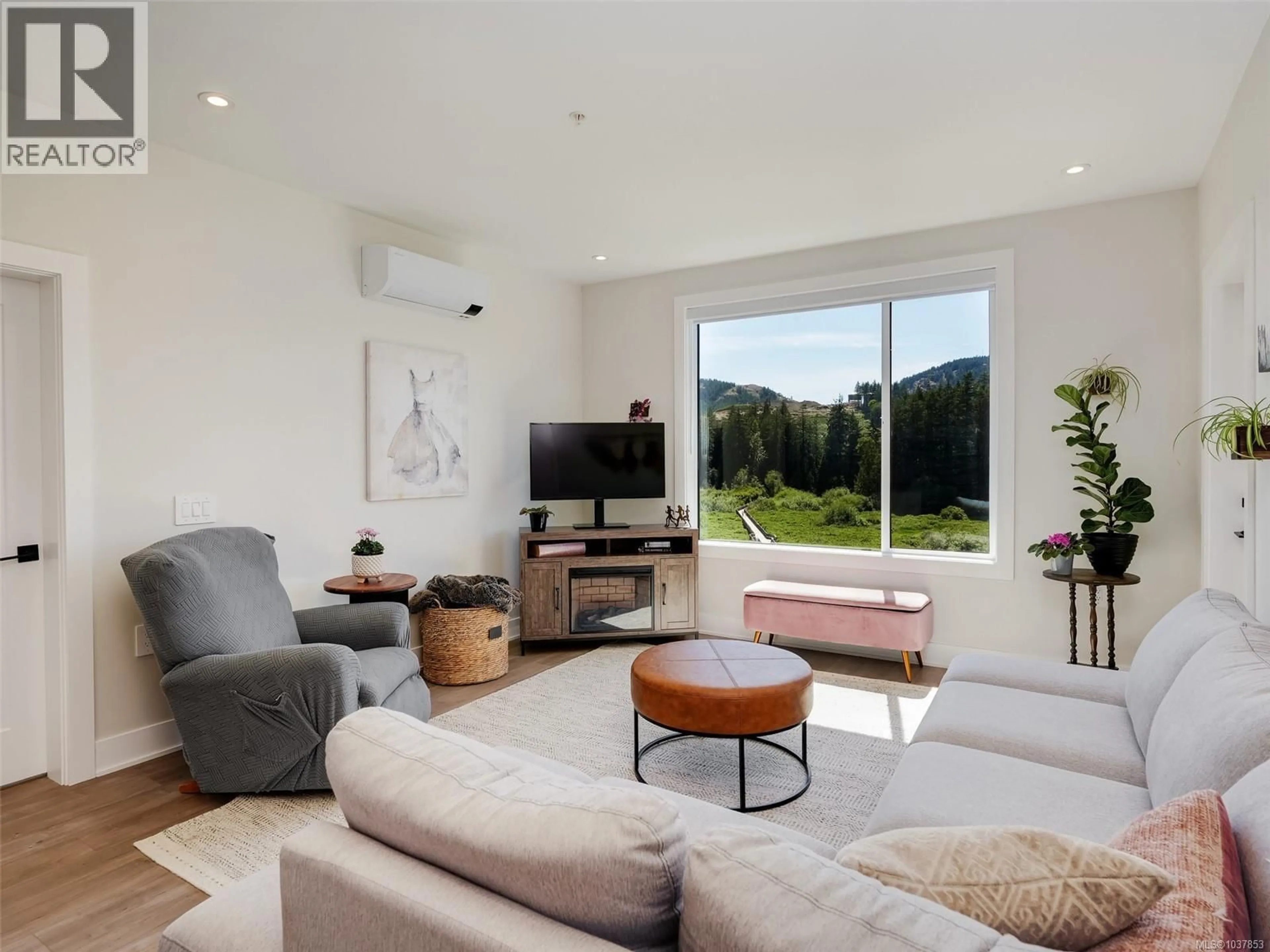 Living room with furniture, unknown for 511 - 1361 GOLDSTREAM AVENUE, Langford British Columbia V9B7B4