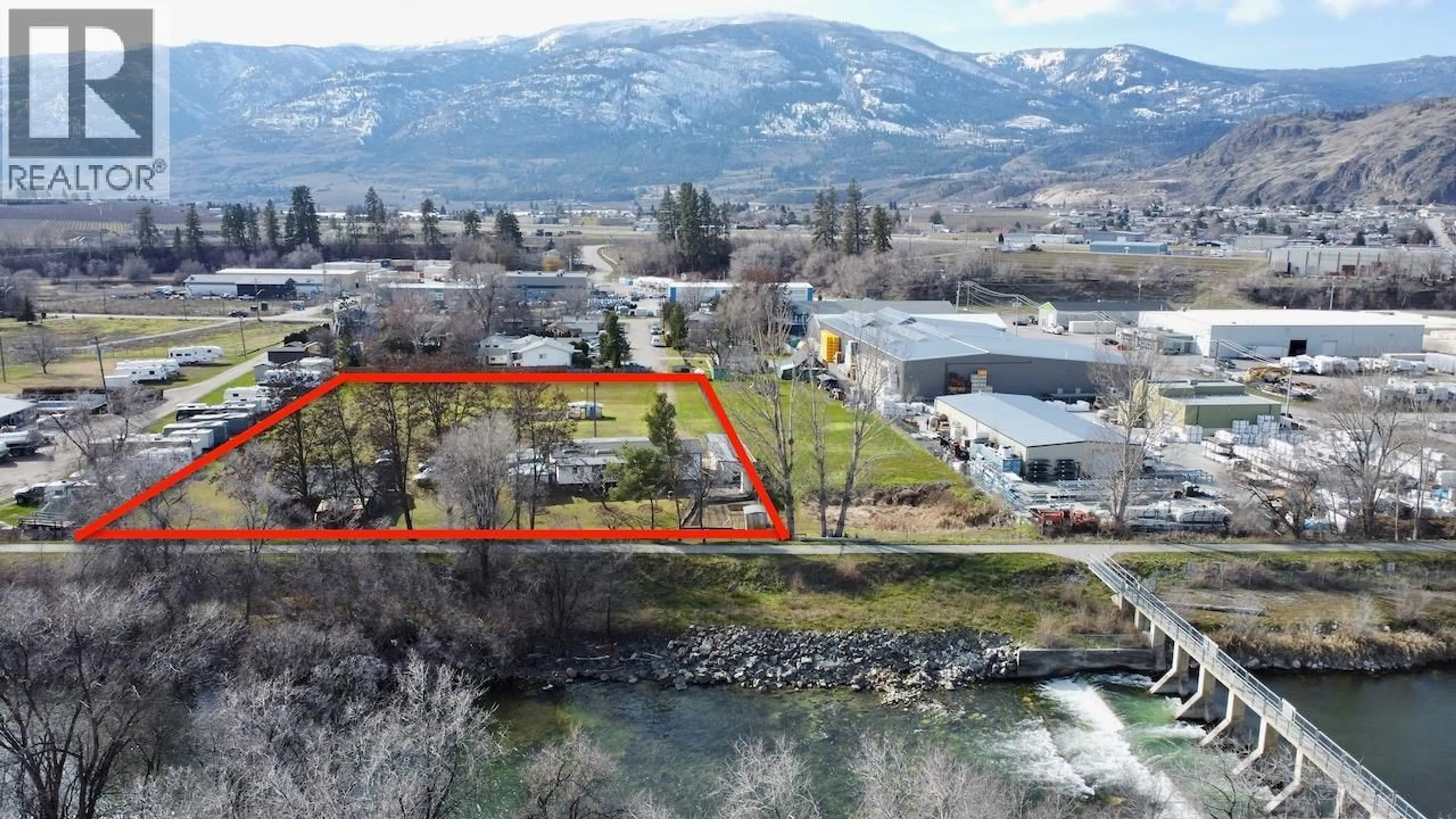 A pic from outside/outdoor area/front of a property/back of a property/a pic from drone, water/lake/river/ocean view for 129 WALNUT PLACE, Oliver British Columbia V0H1T9