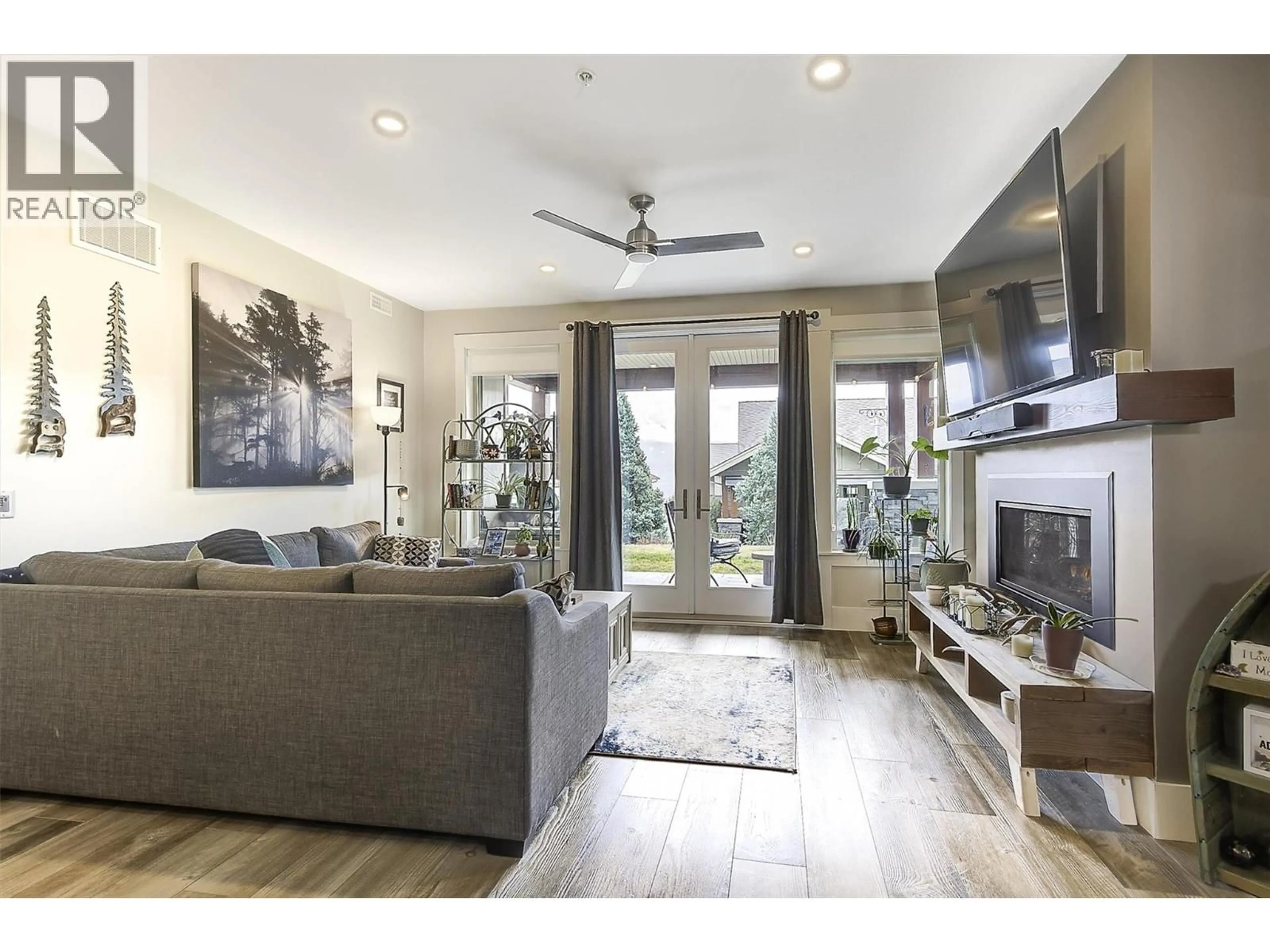 Living room with furniture, unknown for 222 - 4000 REDSTONE CRESCENT, Peachland British Columbia V0H1X5