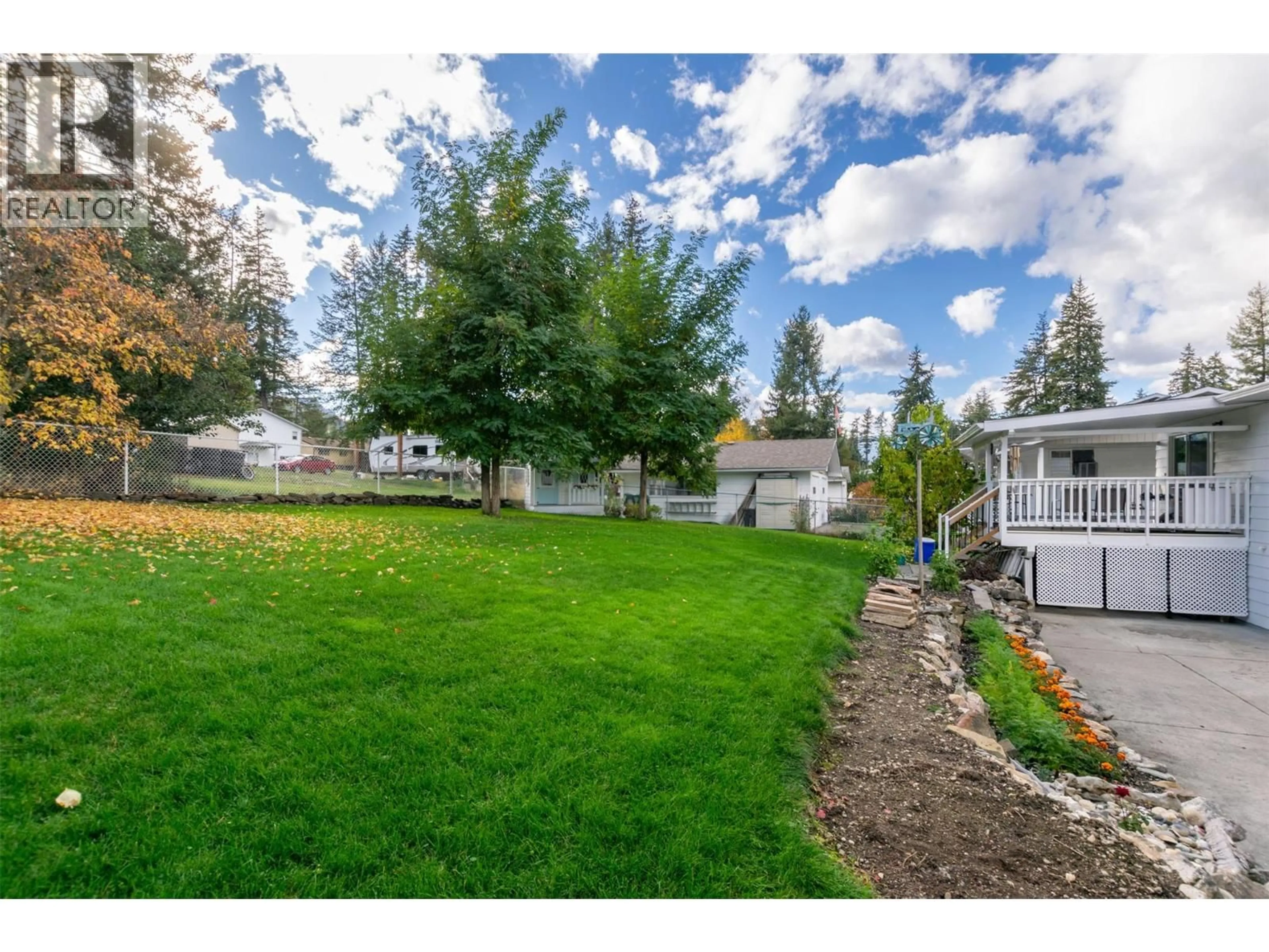 A pic from outside/outdoor area/front of a property/back of a property/a pic from drone, unknown for 2380 8 AVENUE SOUTHEAST, Salmon Arm British Columbia V1E2H8