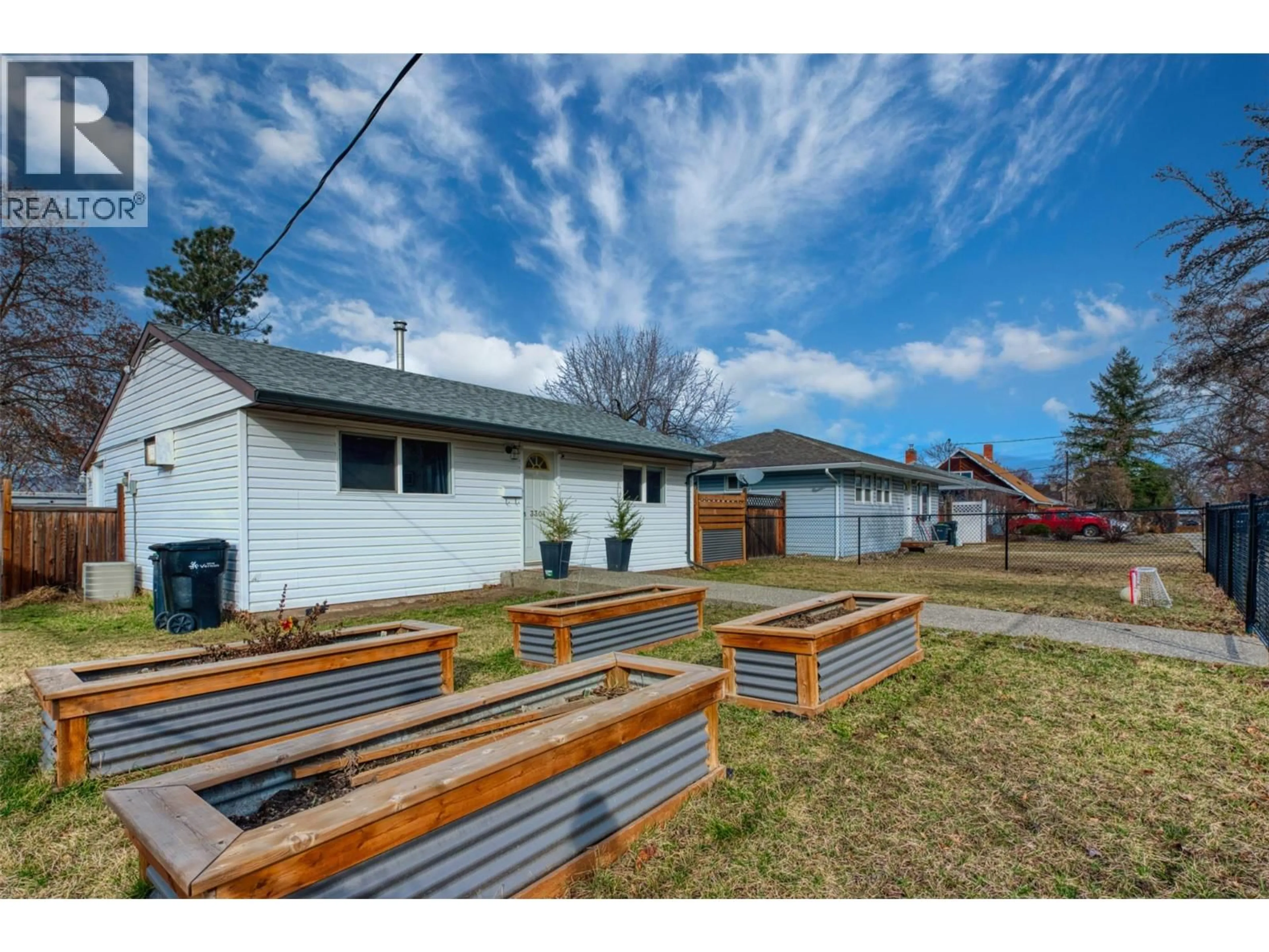 A pic from outside/outdoor area/front of a property/back of a property/a pic from drone, street for 3304 16 STREET, Vernon British Columbia V1T3X4