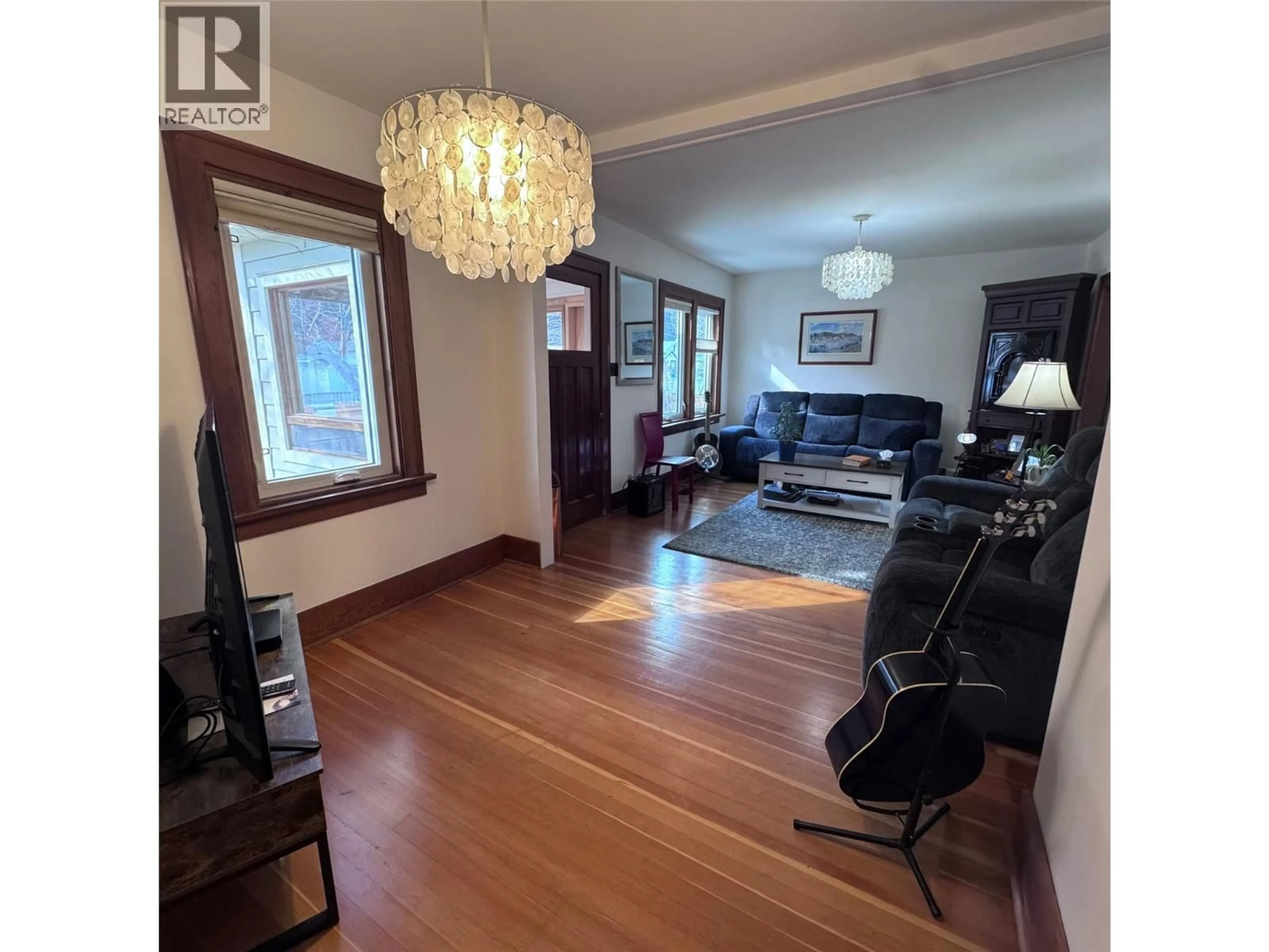 Living room with furniture, wood/laminate floor for 640 WALLINGER AVENUE, Kimberley British Columbia V1A2A1