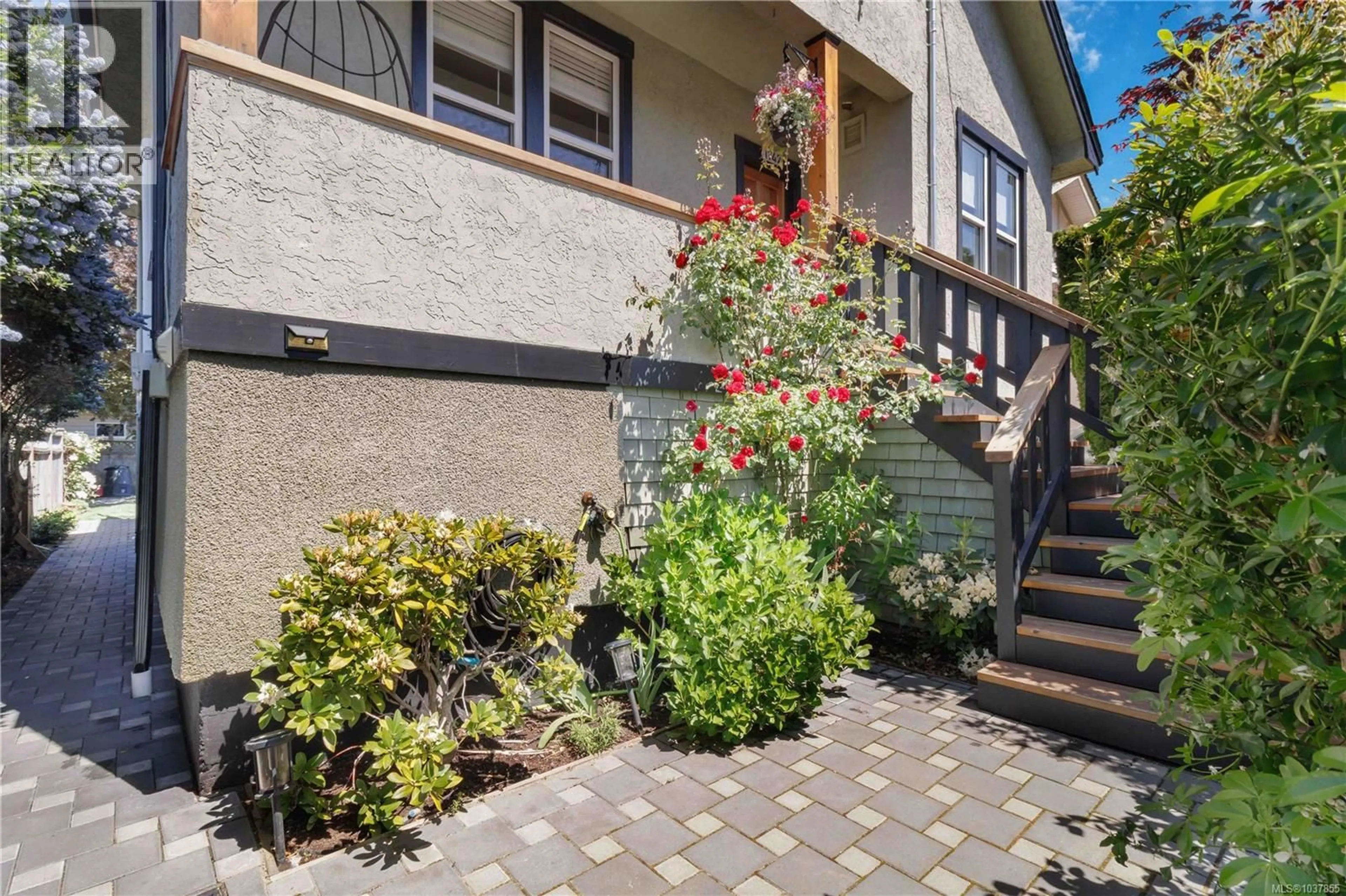 Patio, street for 1742 ALBERT AVENUE, Victoria British Columbia V8R1Z1