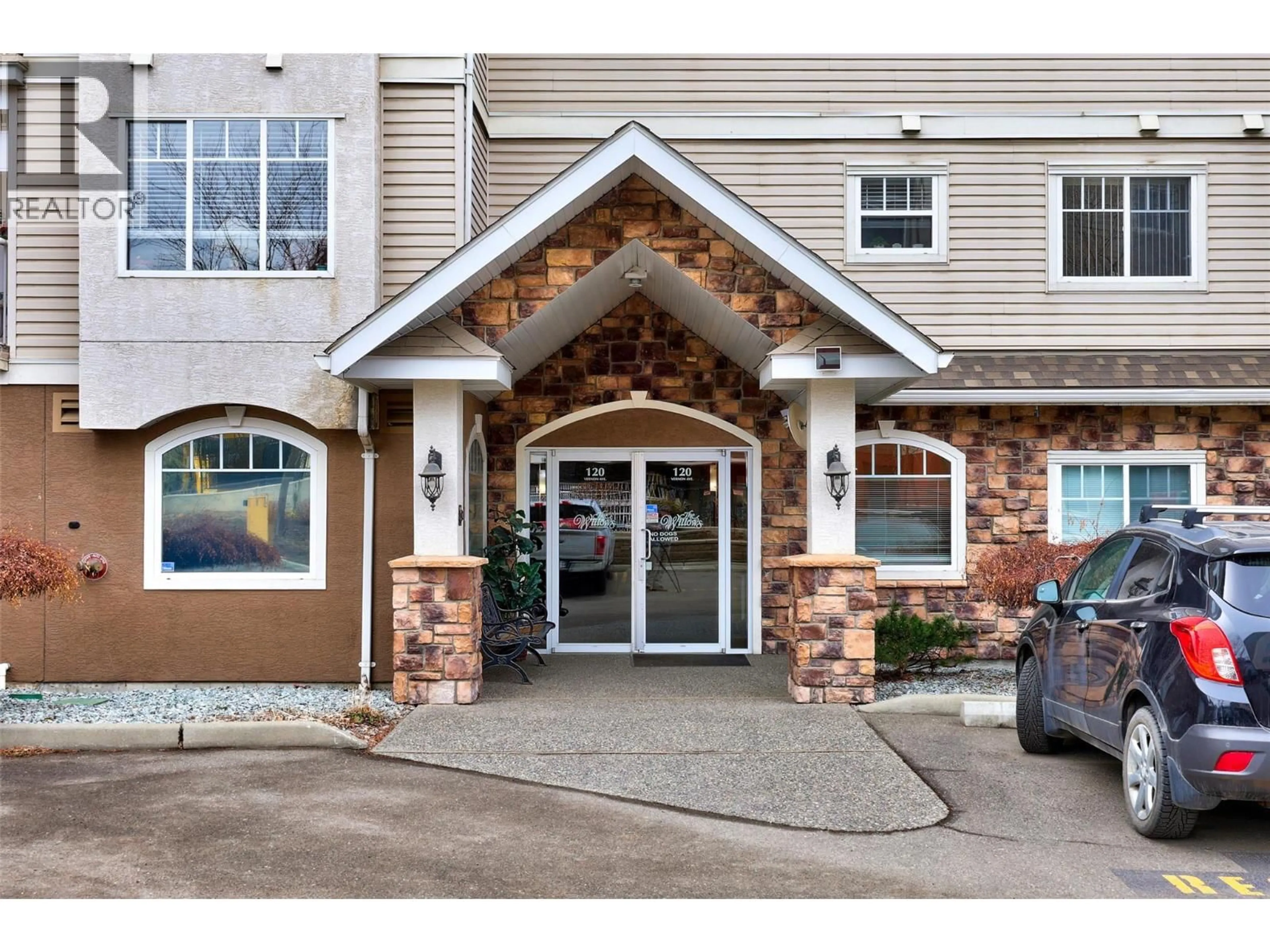 Indoor entryway for 312 - 120 VERNON AVENUE, Kamloops British Columbia V2B1L6