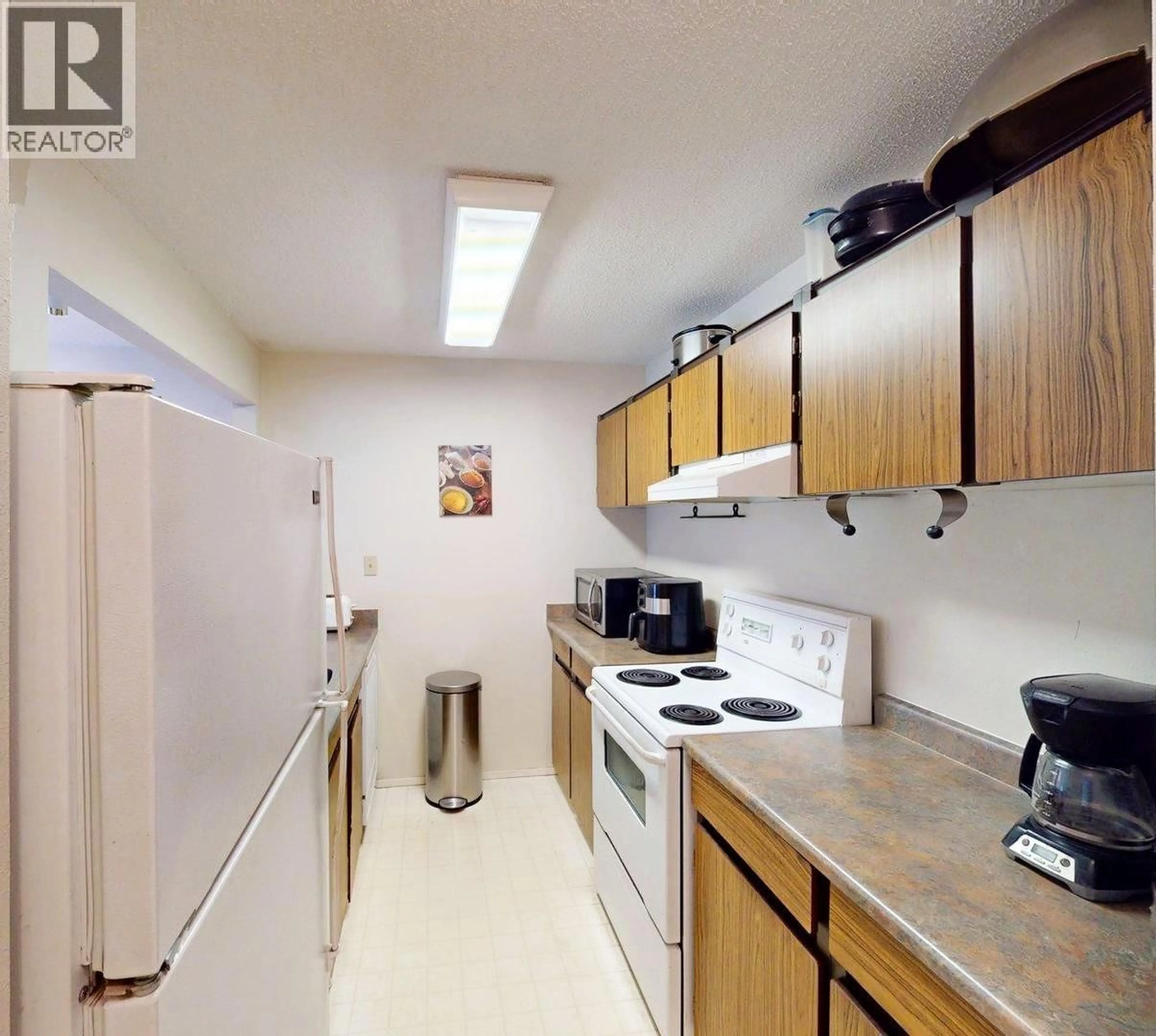 Standard kitchen, unknown for 306C 1802 ALPINE DRIVE, Elkford British Columbia V0B1H0