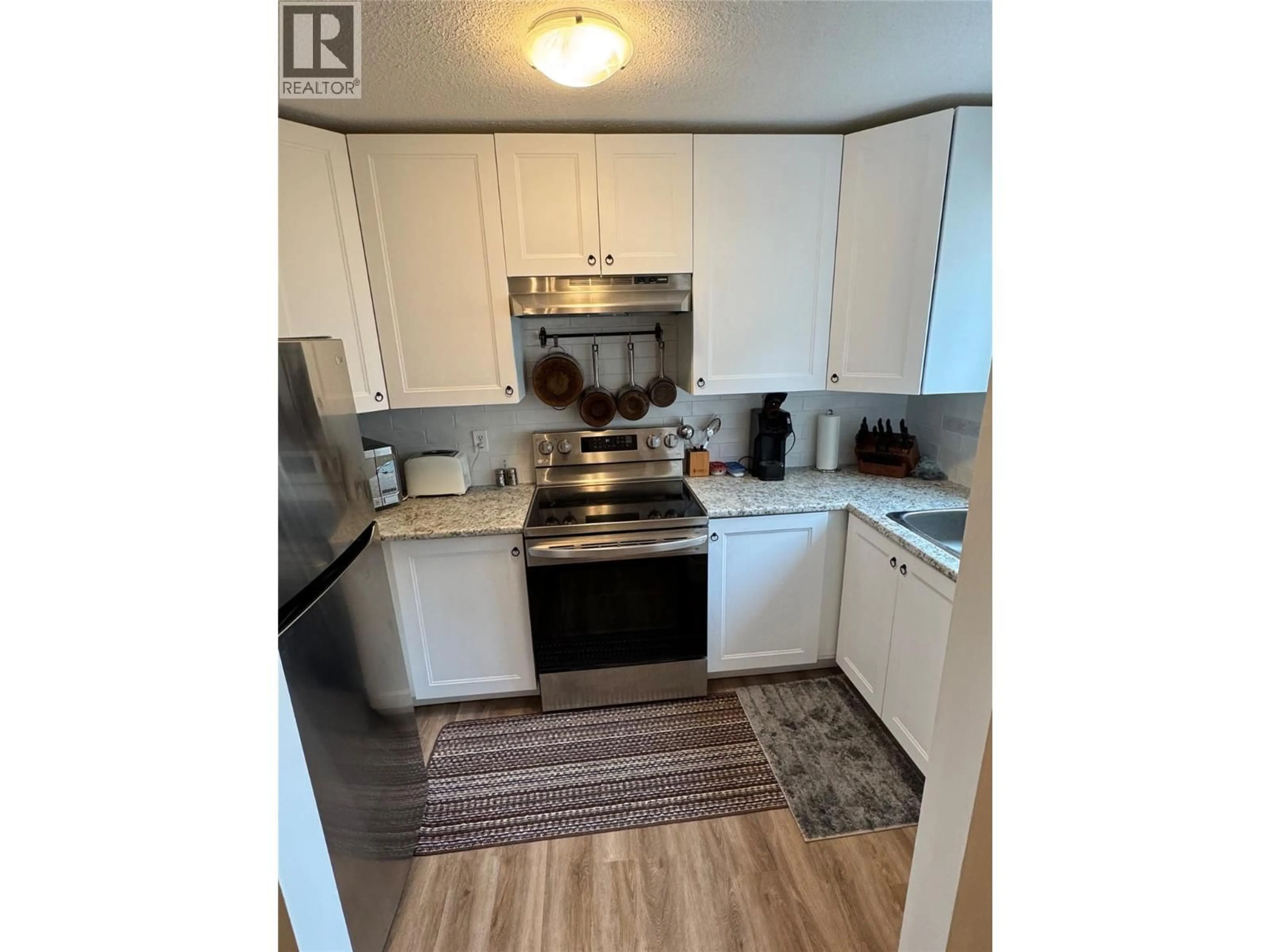 Standard kitchen, wood/laminate floor for 403 - 1451 1 AVENUE NORTHEAST, Salmon Arm British Columbia V1E1N8