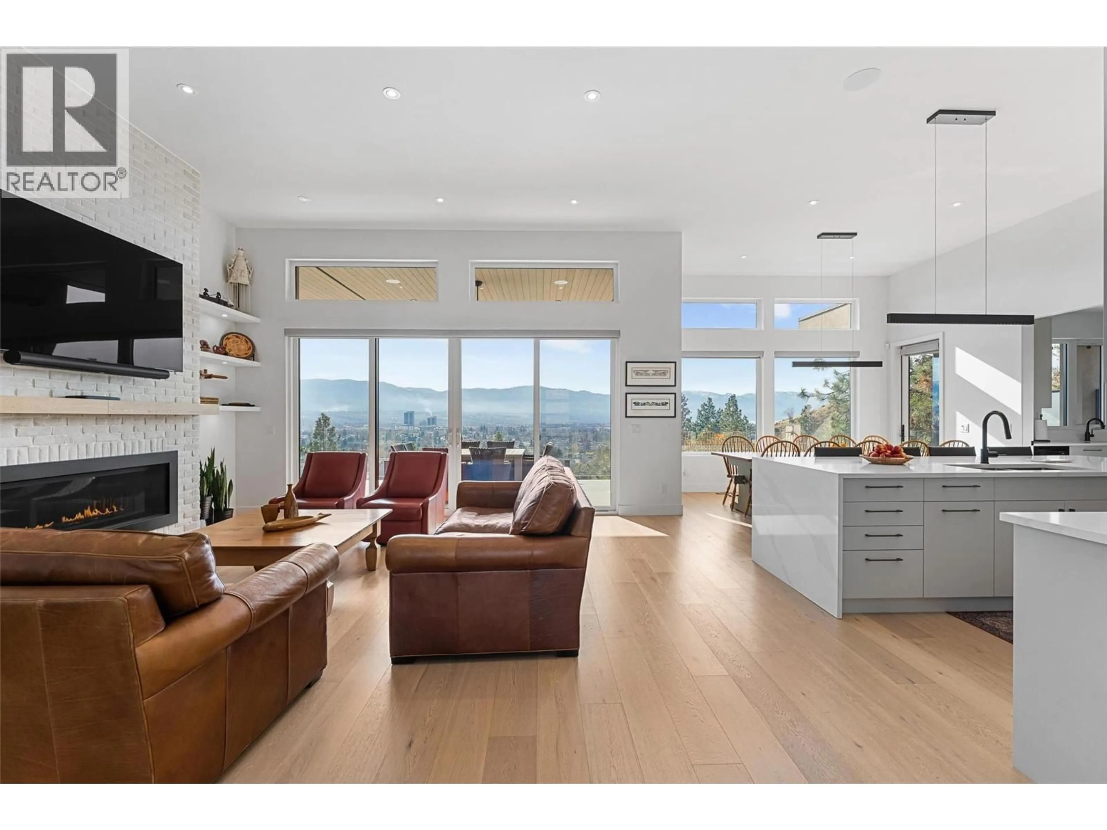 Open concept kitchen, wood/laminate floor for 861 BOYNTON PLACE, Kelowna British Columbia V1V2Y1