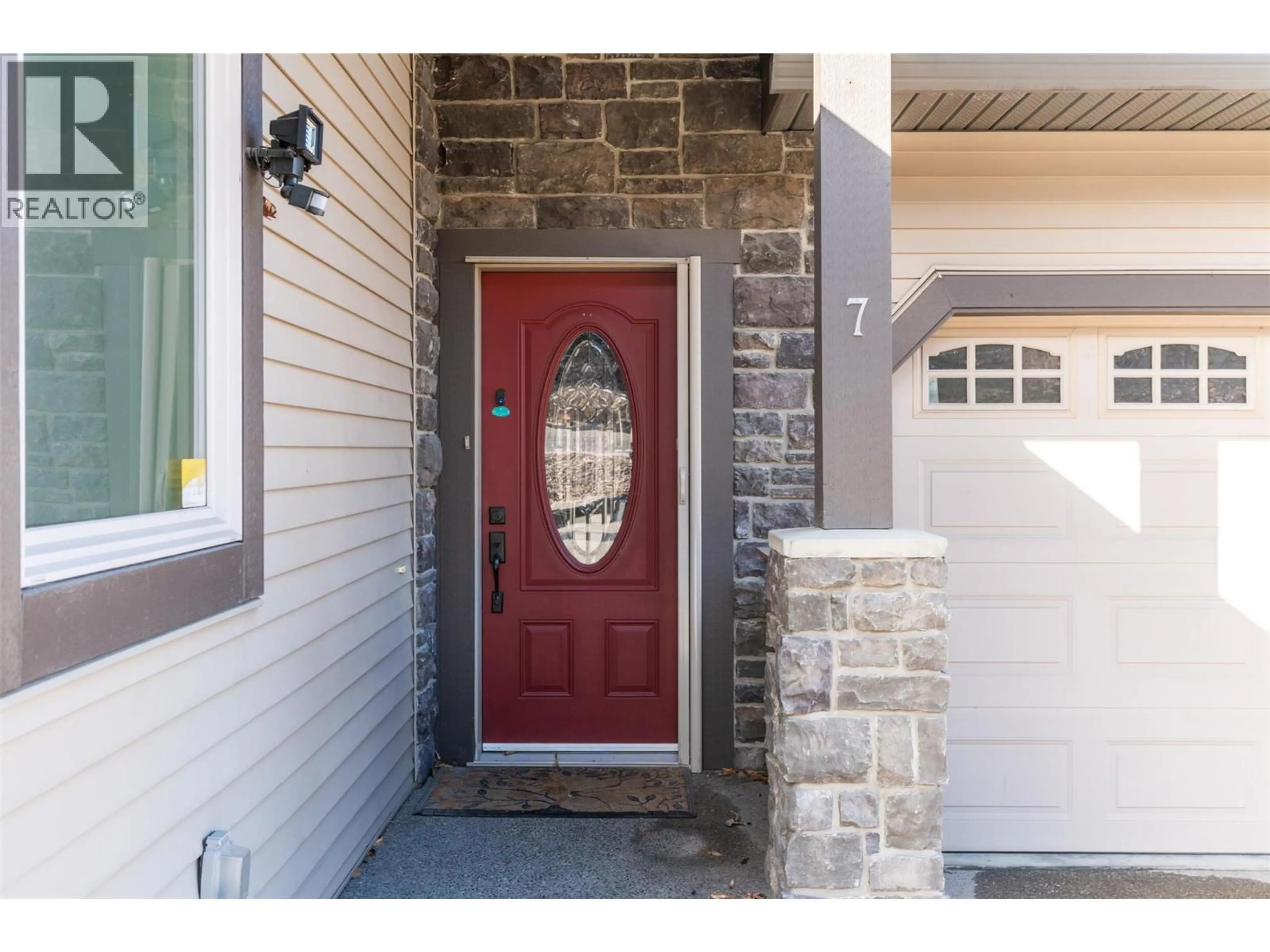 Indoor entryway for 7 - 1000 MT. IDA DRIVE, Vernon British Columbia V1B4C3