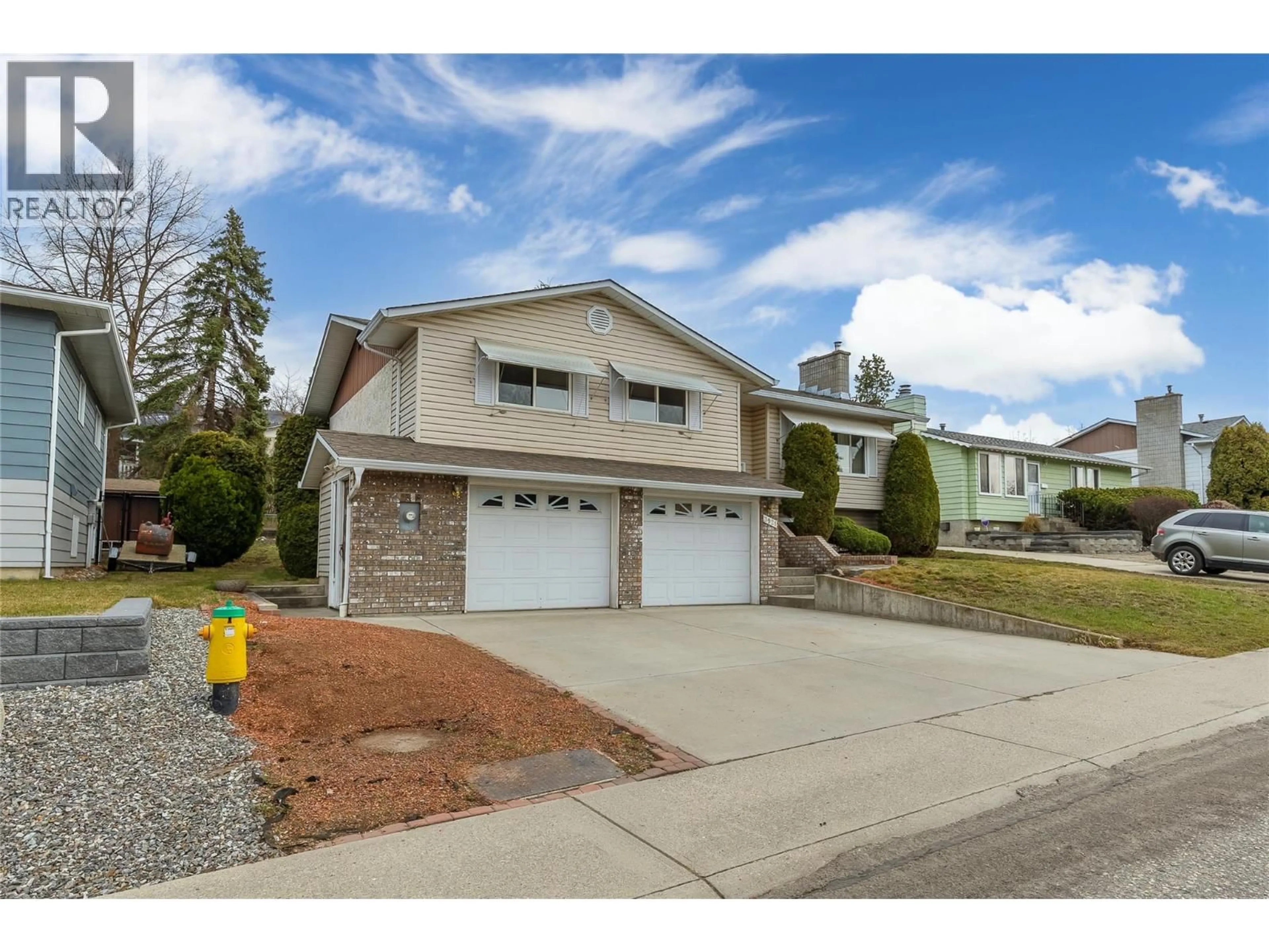 Home with vinyl exterior material, street for 3921 14 STREET, Vernon British Columbia V1T7N3