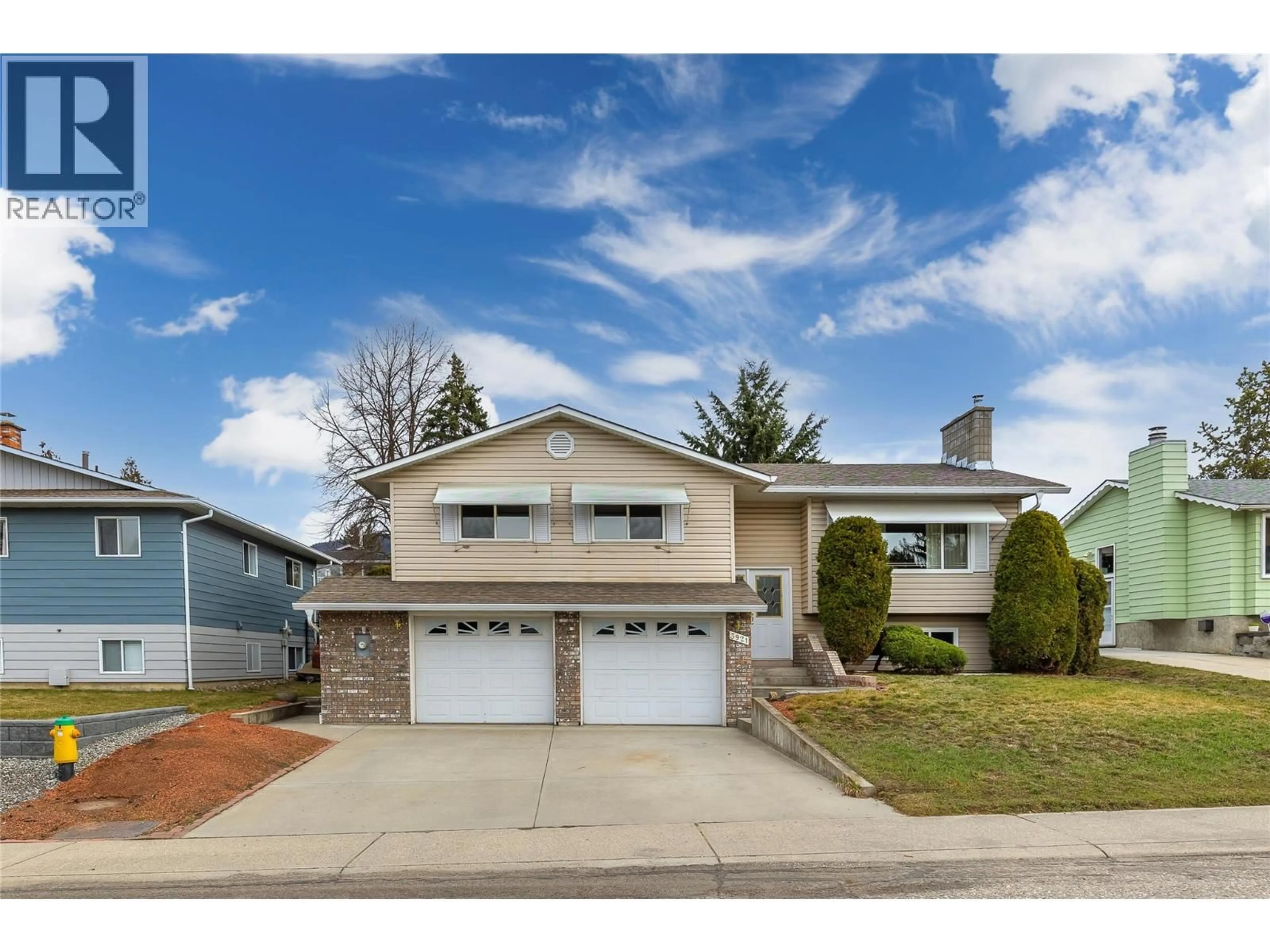 Home with vinyl exterior material, street for 3921 14 STREET, Vernon British Columbia V1T7N3