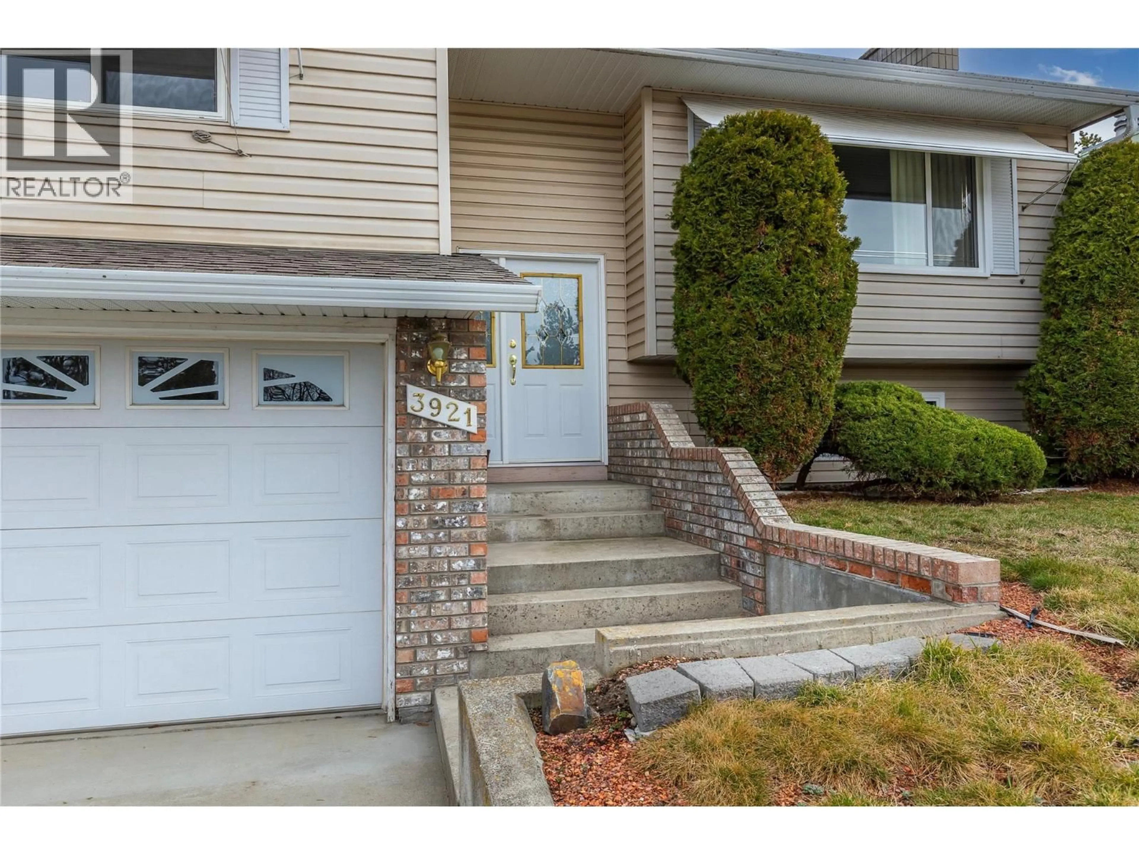 Indoor entryway for 3921 14 STREET, Vernon British Columbia V1T7N3
