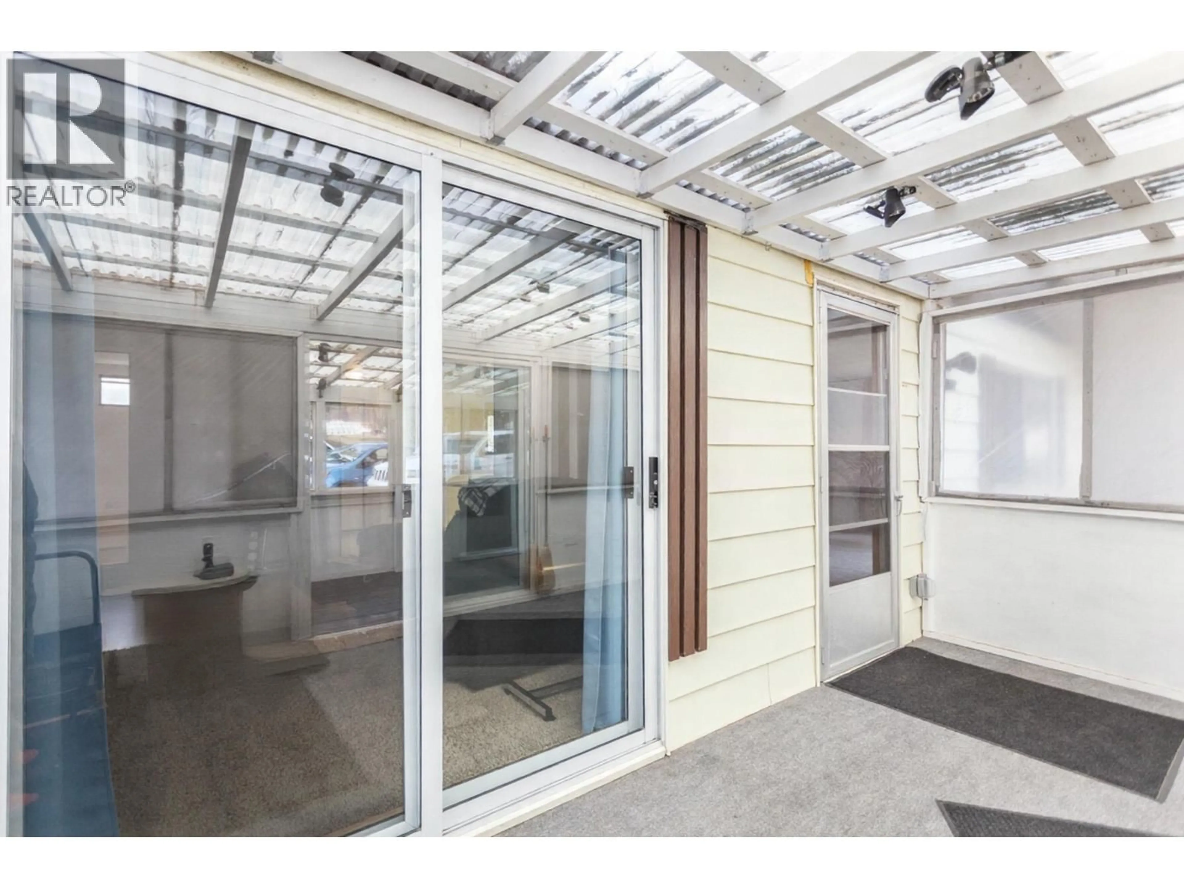 Indoor foyer for 3 - 12069 WESTSIDE ROAD, Vernon British Columbia V1H2A5