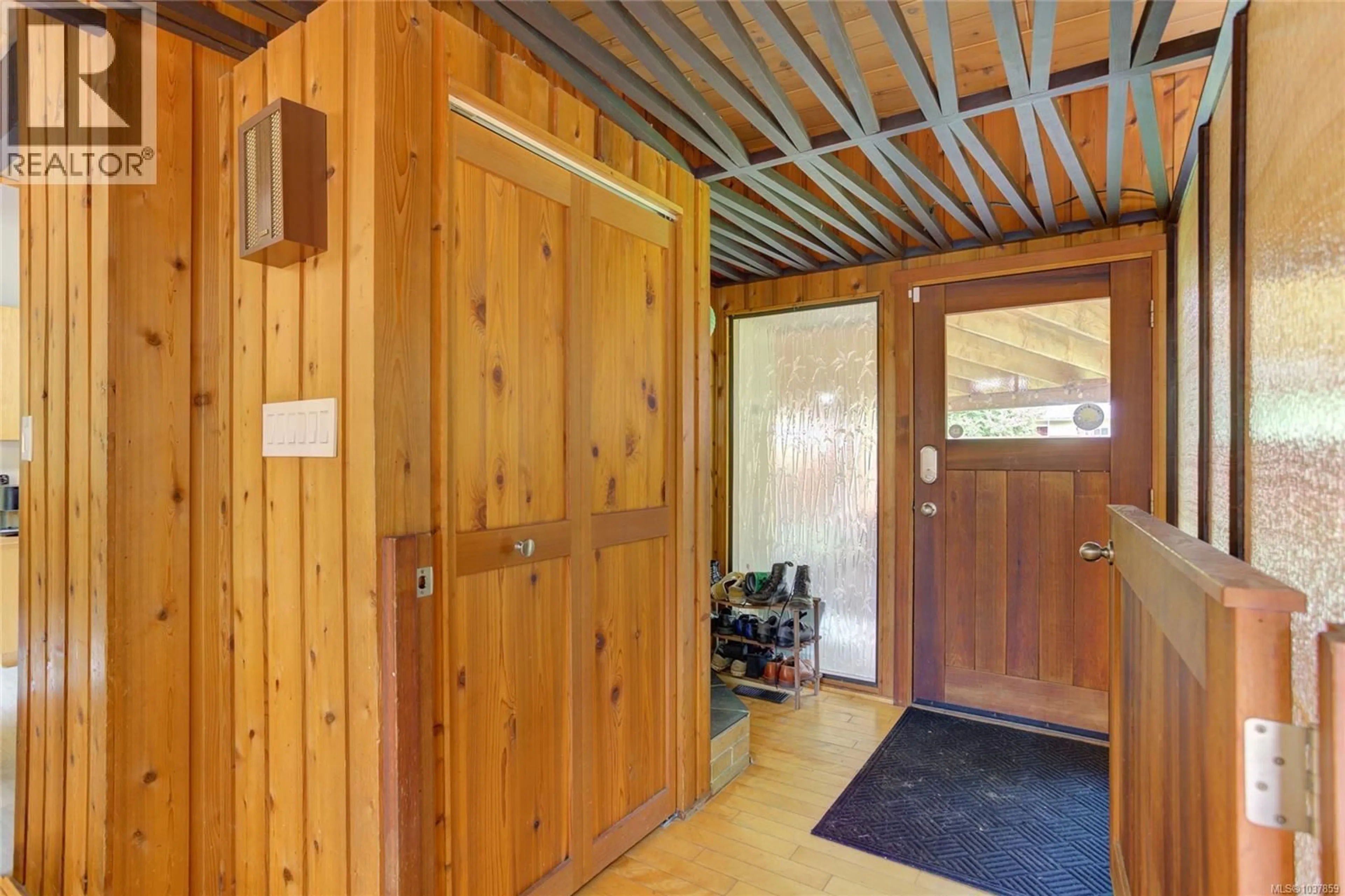 Indoor foyer for 188 NITINAT AVENUE, Lake Cowichan British Columbia V0R2G0