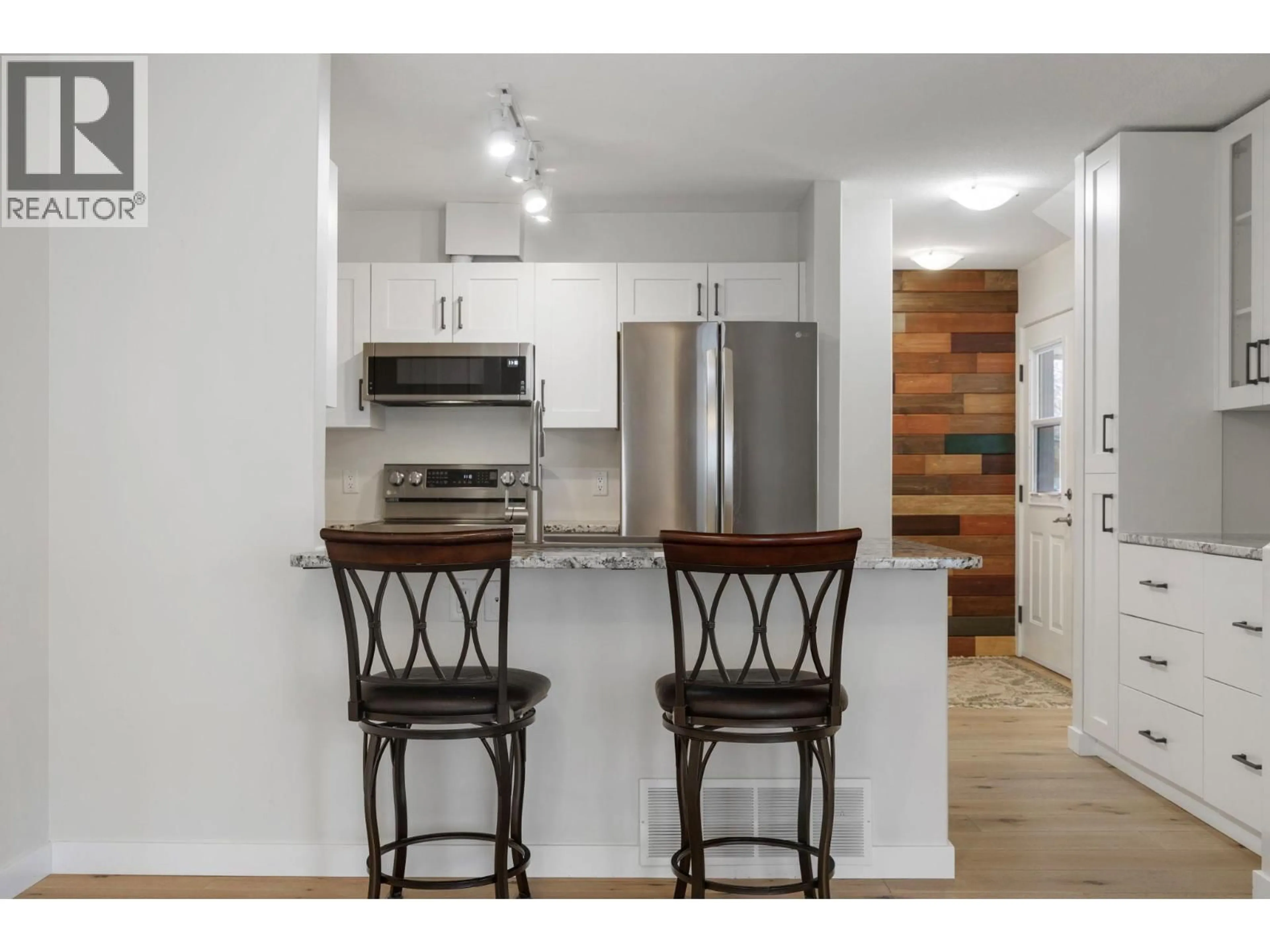 Open concept kitchen, wood/laminate floor for 107 - 5460 CLEMENTS CRESCENT, Peachland British Columbia V0H1X5