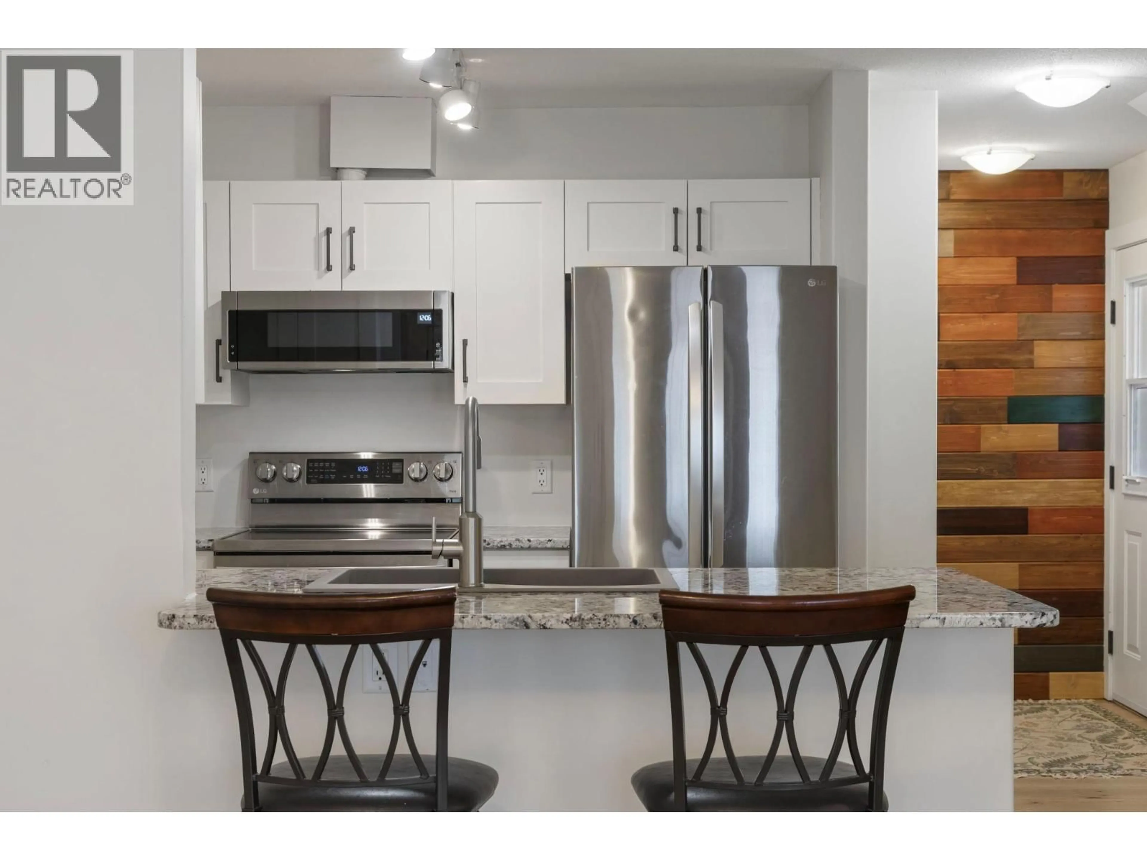 Open concept kitchen, wood/laminate floor for 107 - 5460 CLEMENTS CRESCENT, Peachland British Columbia V0H1X5