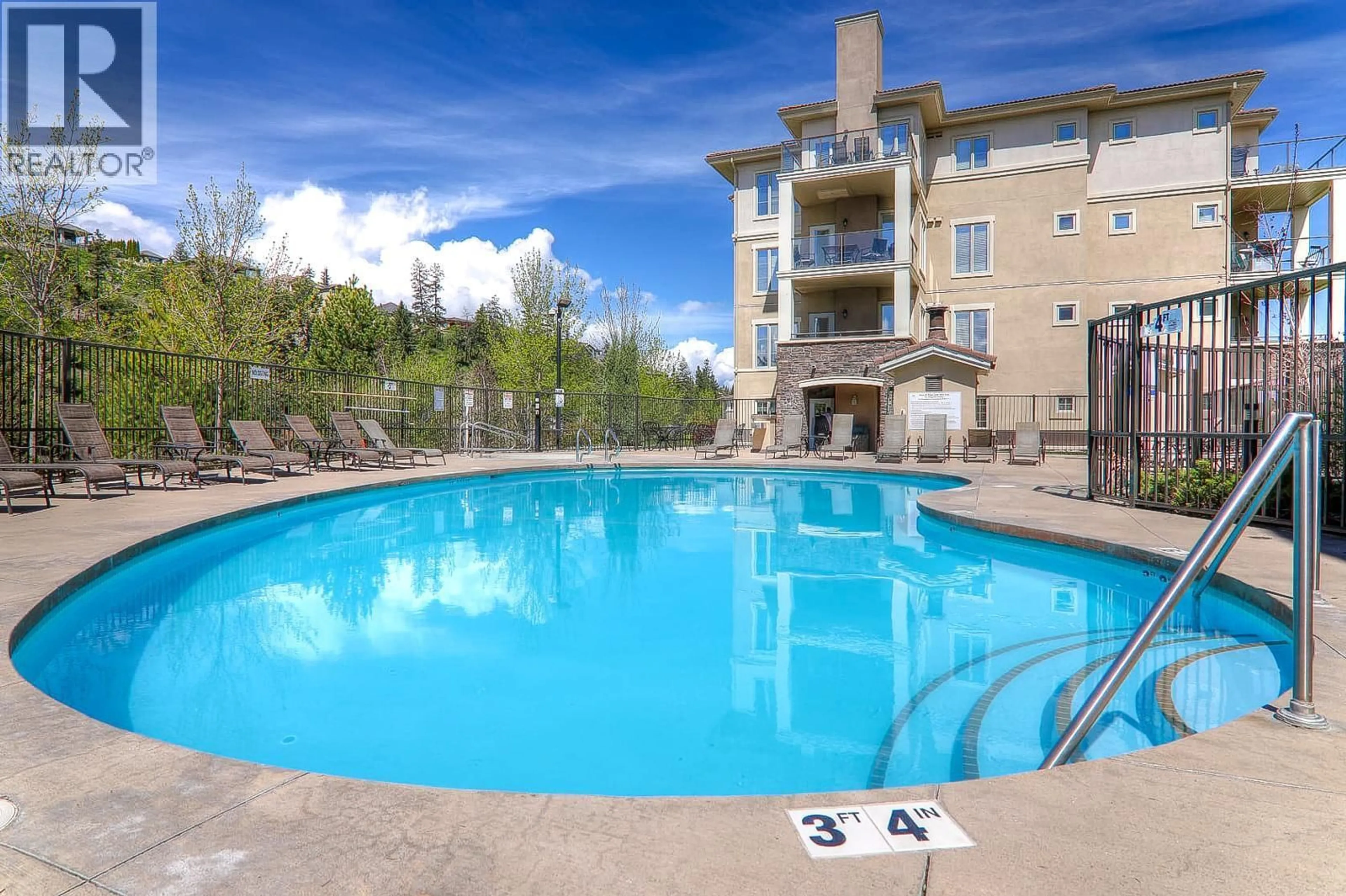 Pool for 1402 - 1875 COUNTRY CLUB DRIVE, Kelowna British Columbia v1v2w7