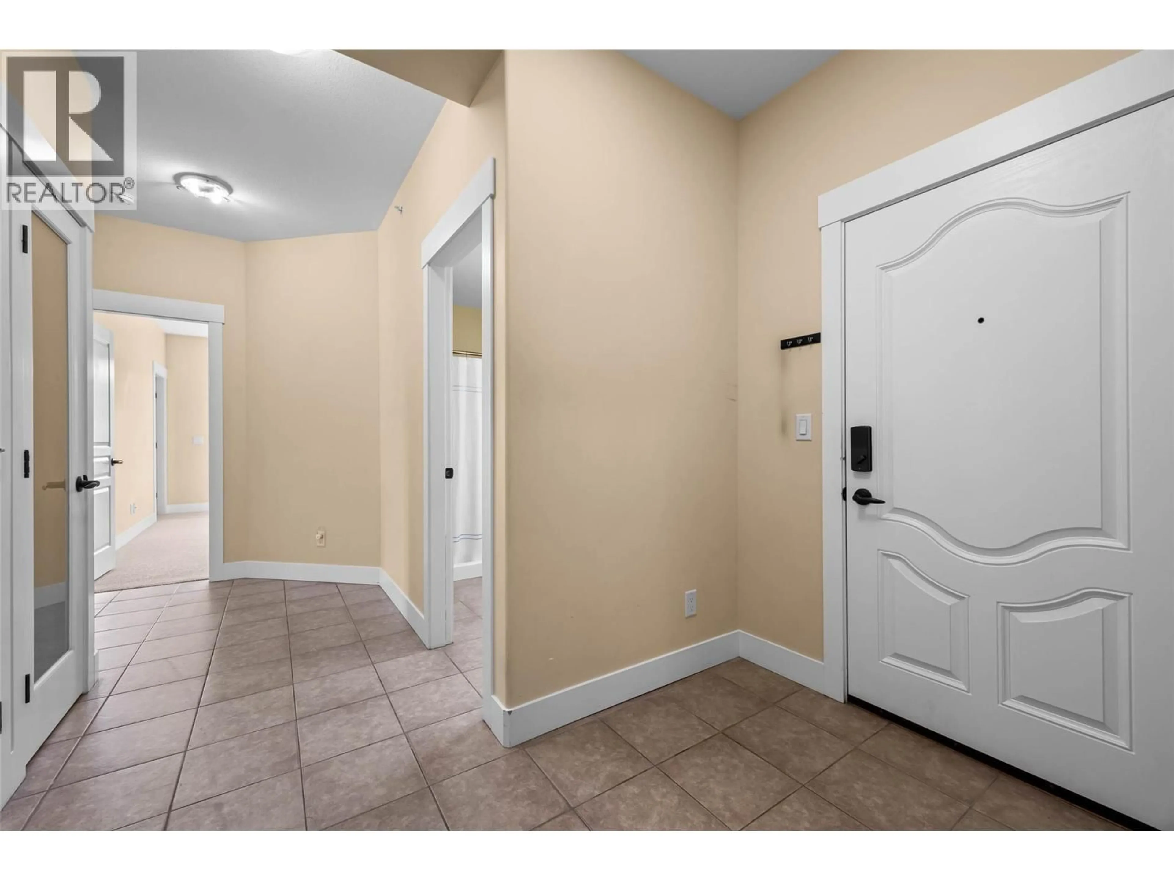 Indoor entryway for 408 - 775 MCGILL ROAD, Kamloops British Columbia V2C0B8