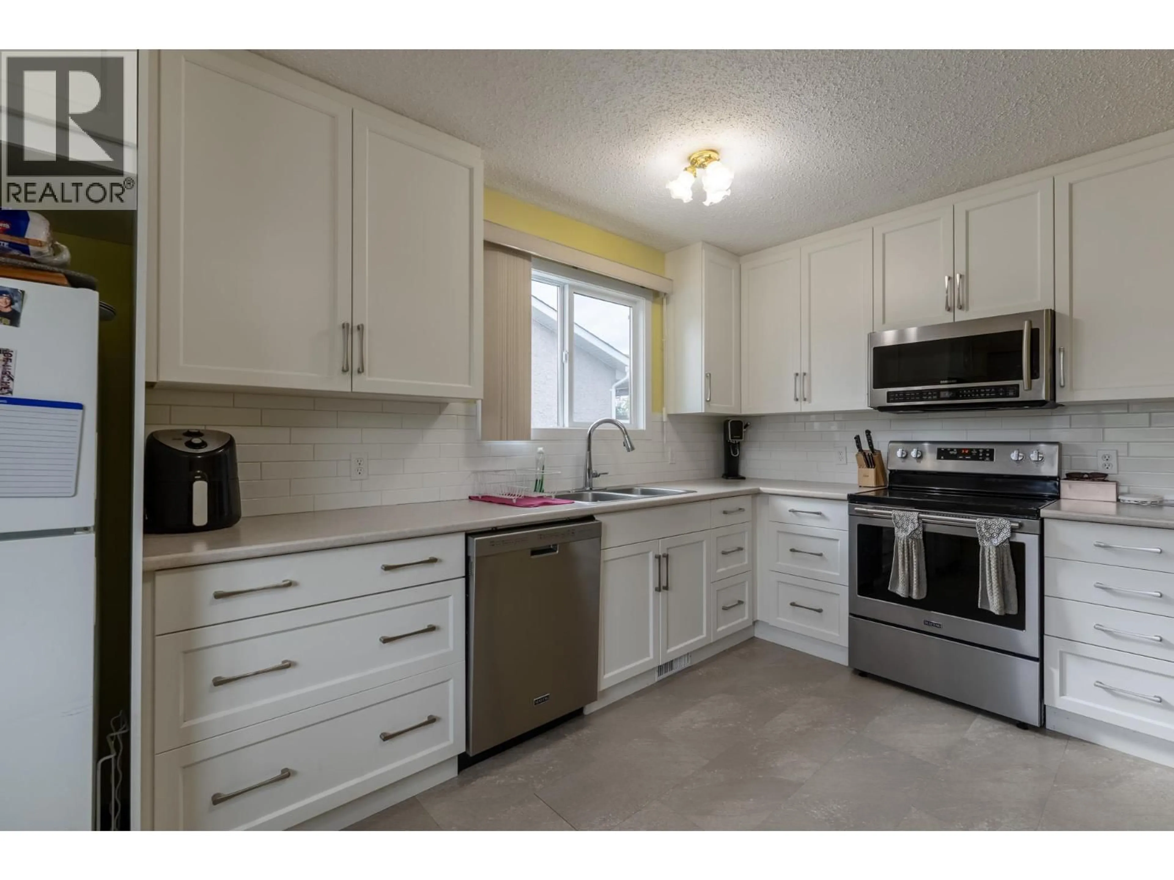 Standard kitchen, unknown for 192 BARBER ROAD, Kelowna British Columbia V1X3V4