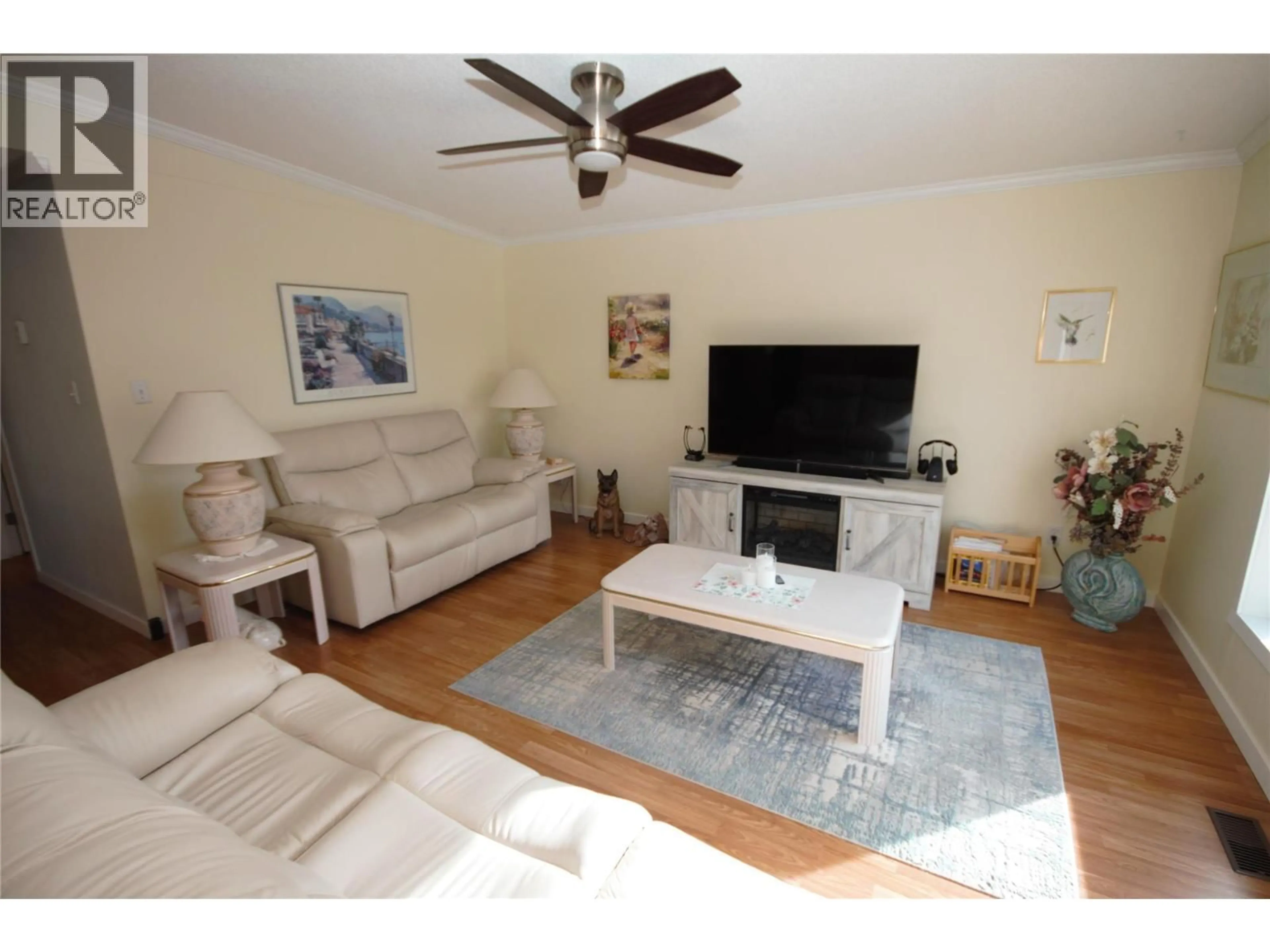 Living room with furniture, wood/laminate floor for 6 - 8598 97 HIGHWAY, Oliver British Columbia V0H1T2