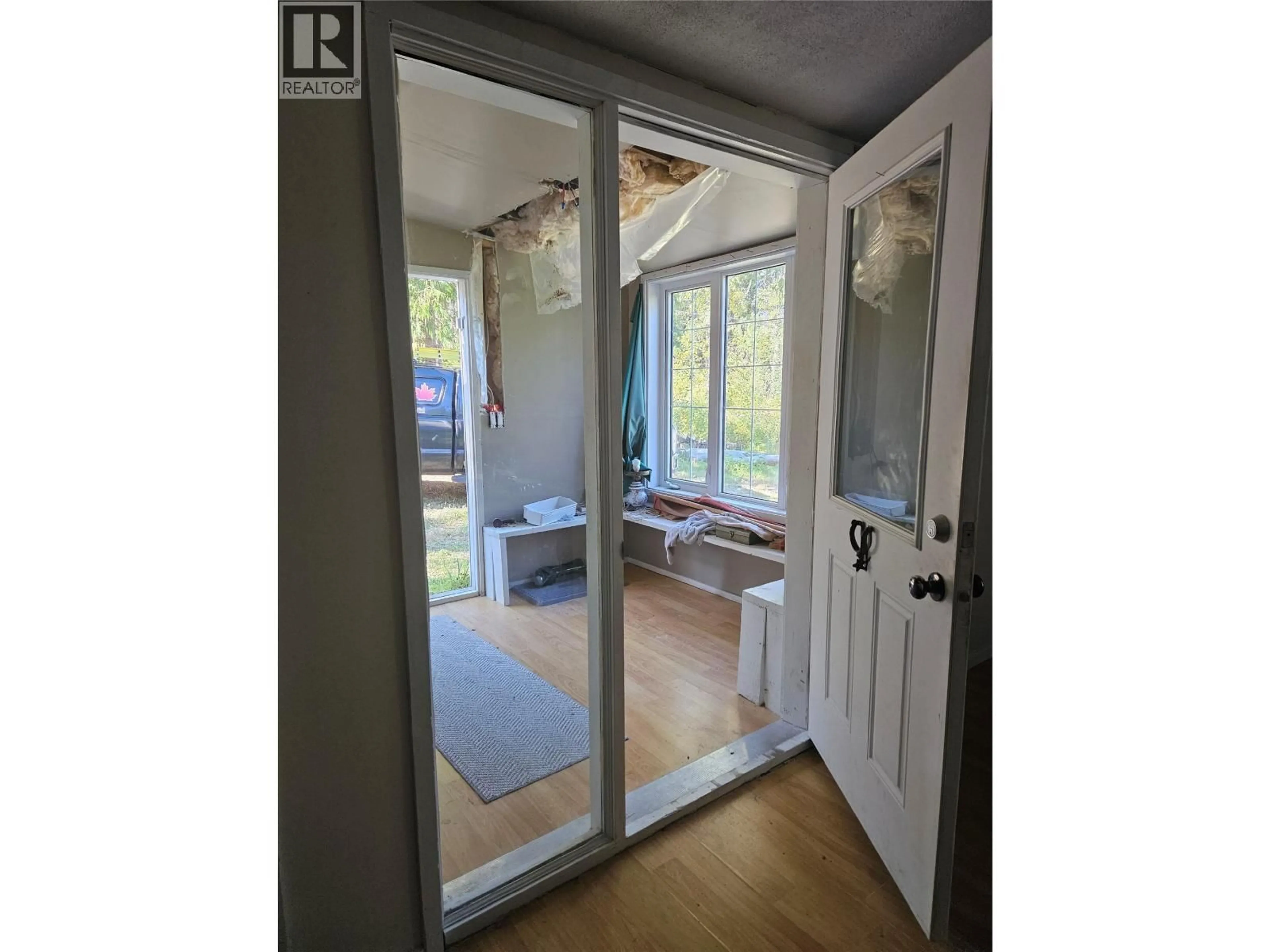 Indoor entryway for 115 LOWER FAUQUIER ROAD, Fauquier British Columbia V0G1K0