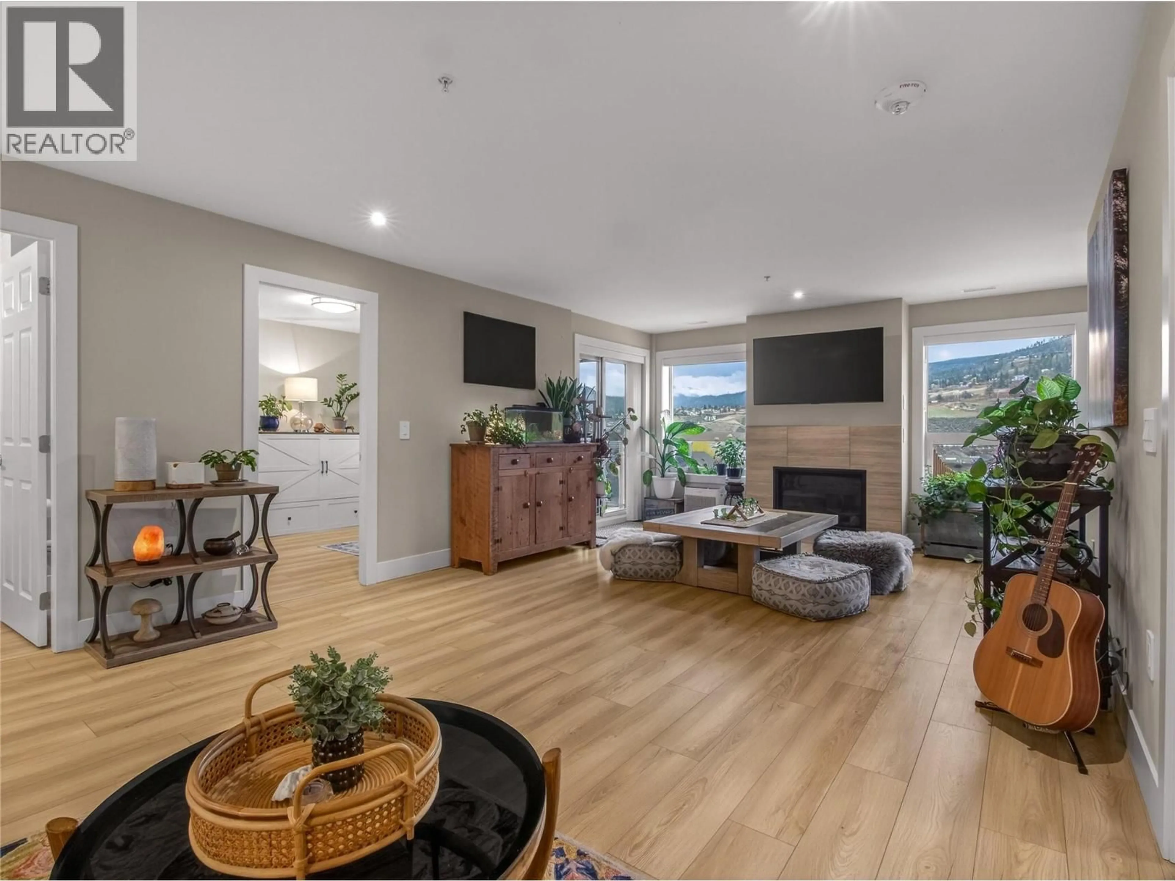 Living room with furniture, wood/laminate floor for 508 - 3362 SKAHA LAKE ROAD, Penticton British Columbia V2A0J4