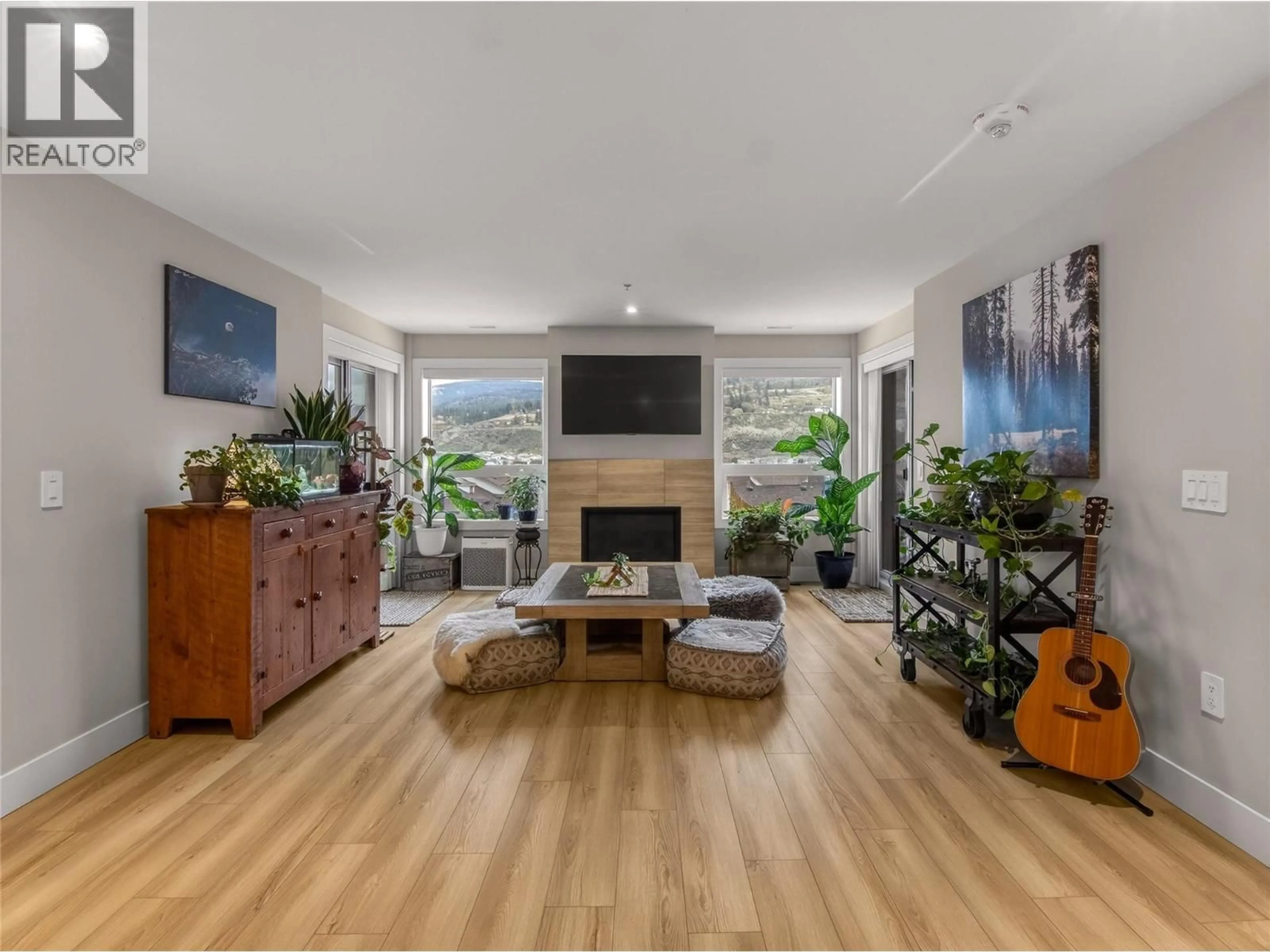 Living room with furniture, wood/laminate floor for 508 - 3362 SKAHA LAKE ROAD, Penticton British Columbia V2A0J4