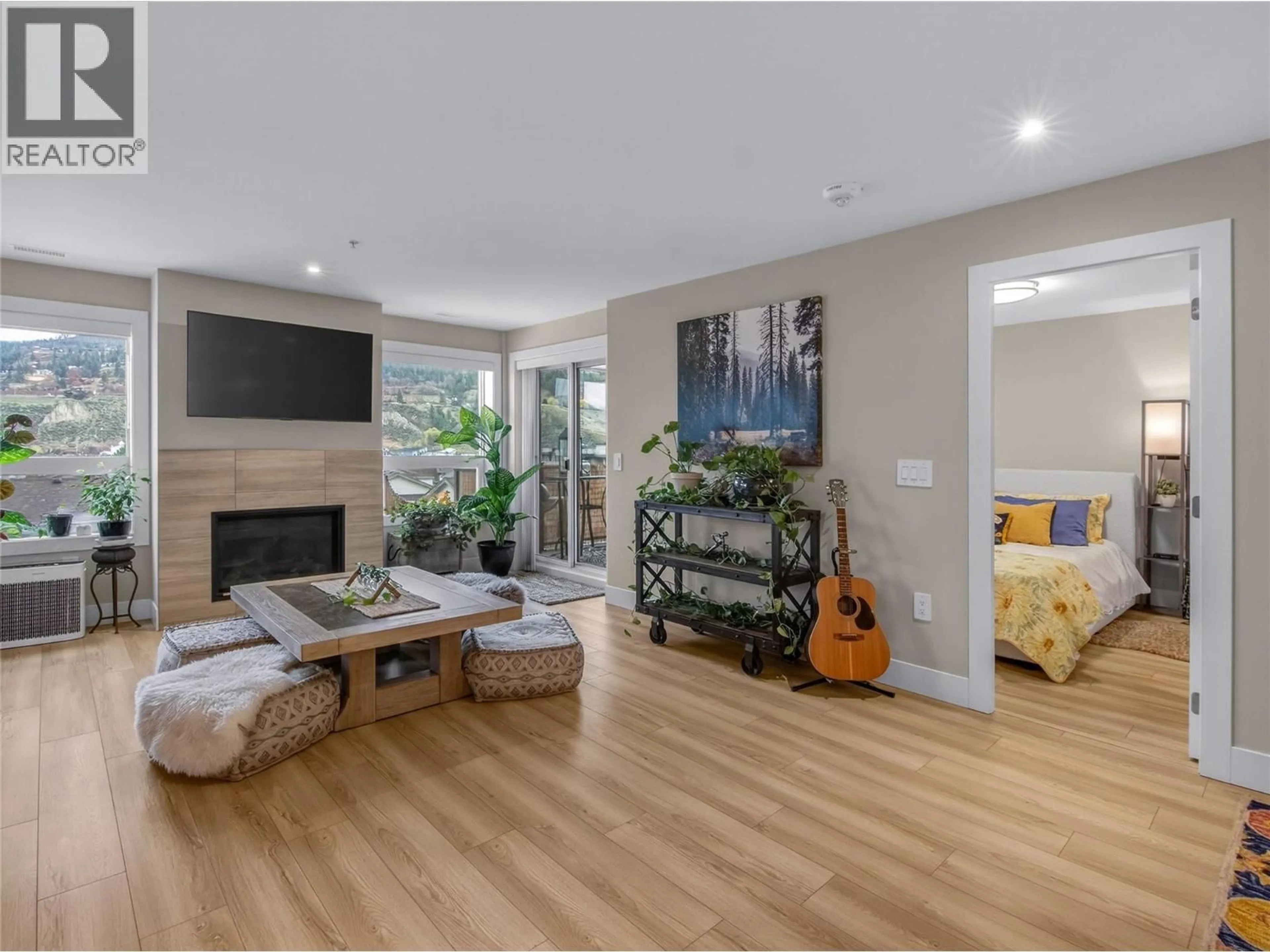 Living room with furniture, wood/laminate floor for 508 - 3362 SKAHA LAKE ROAD, Penticton British Columbia V2A0J4