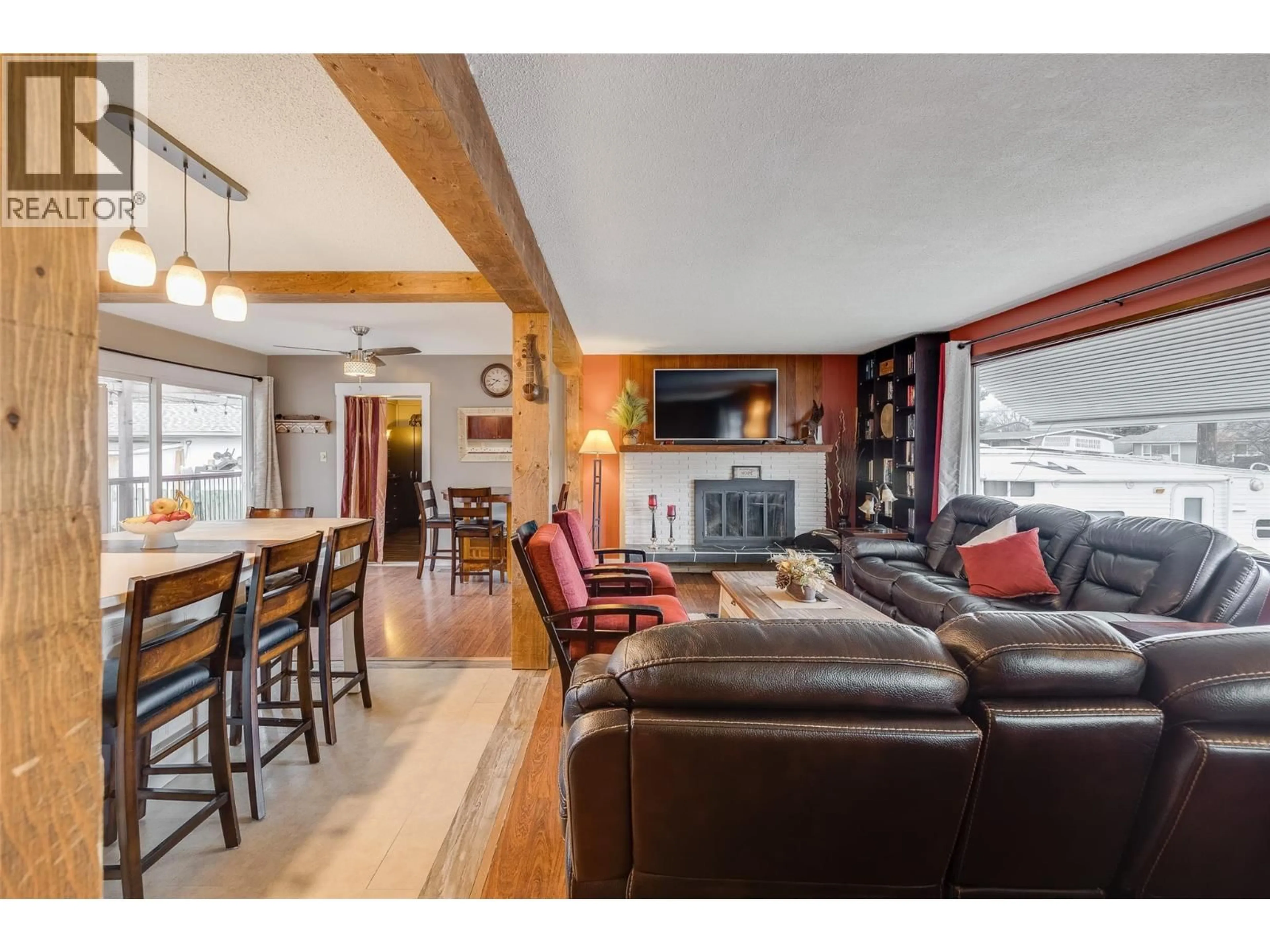 Living room with furniture, wood/laminate floor for 185 DELL ROAD, Rutland British Columbia V1X3P5